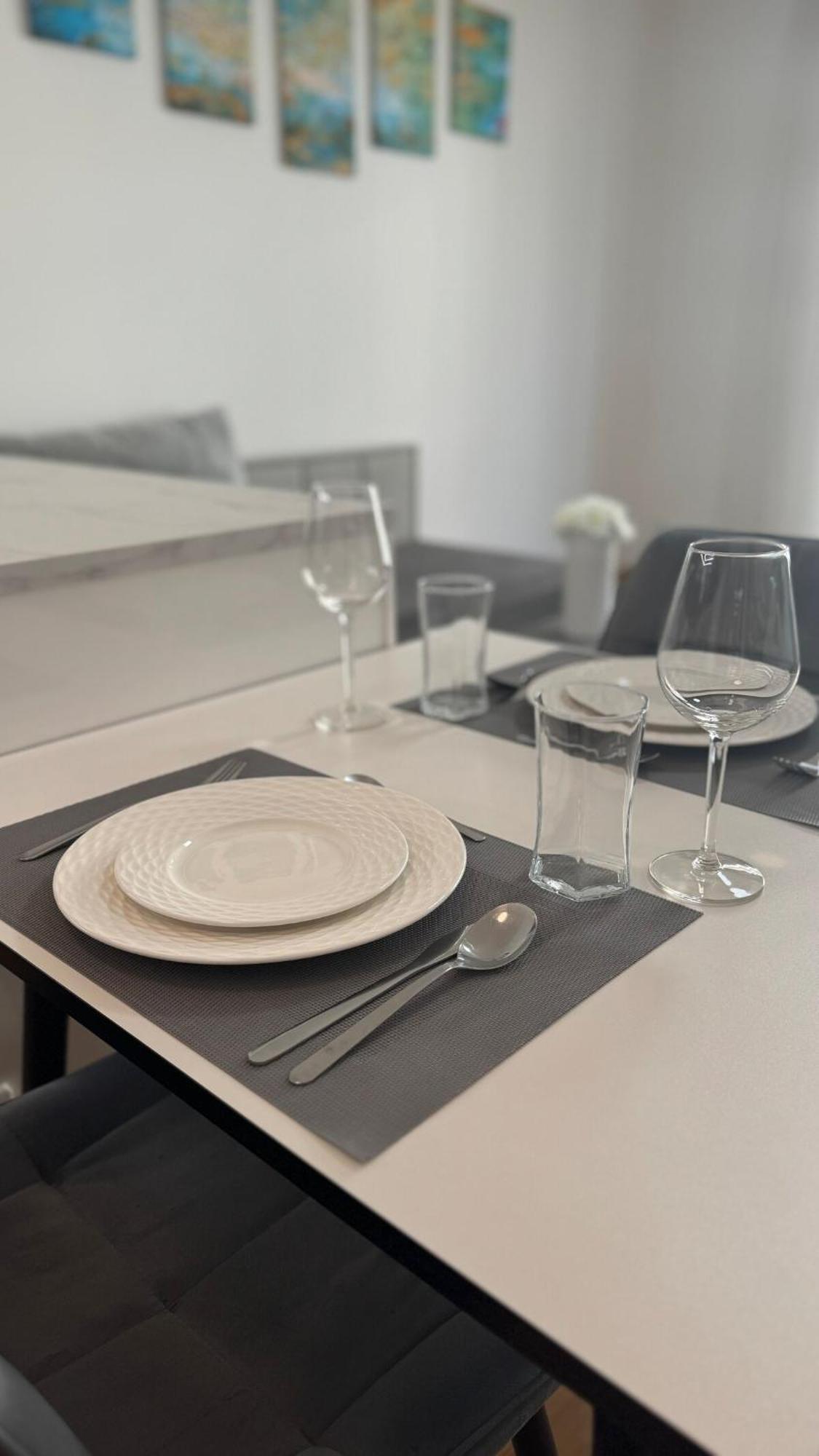Apartment Prestige - Next To Ice Arena, Private Parking Bratislava
