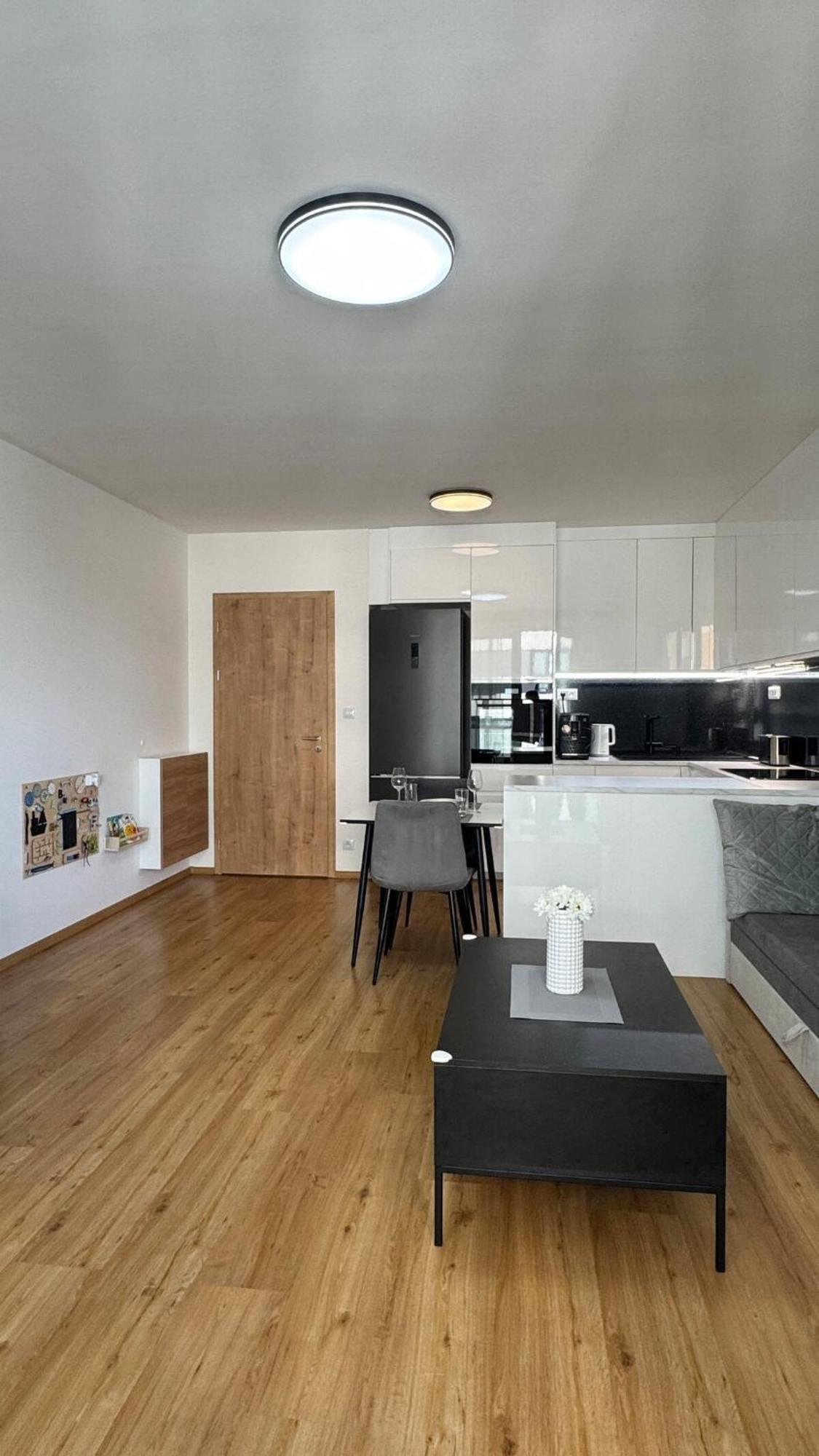 Prestige - Next To Ice Arena, Private Parking *