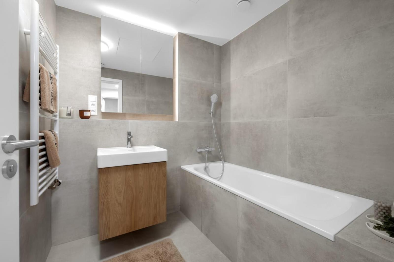 Skypark With Balcony Apartment Bratislava
