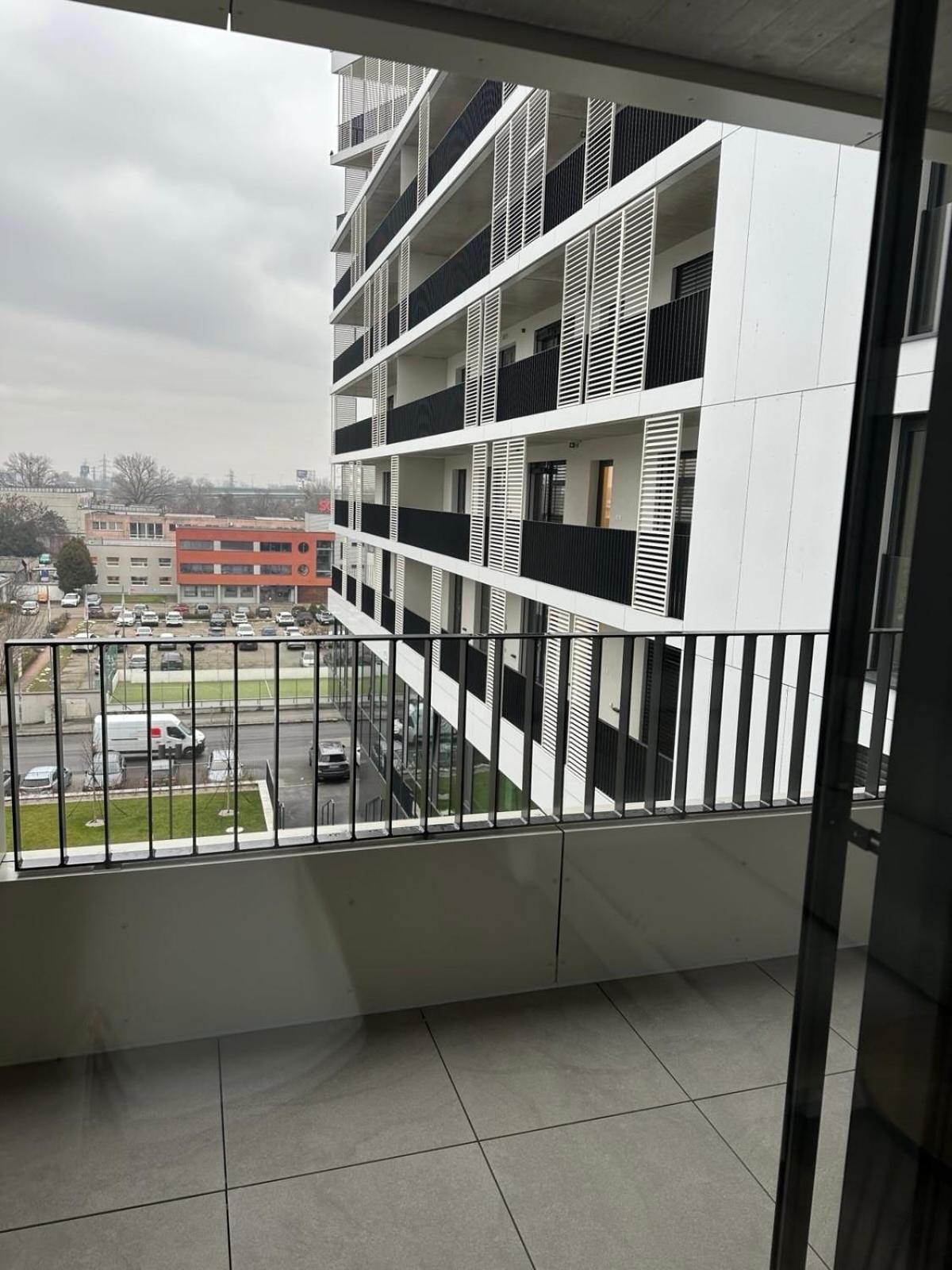 2 In Downtown,free Parking,late Check-out,big Balcony *