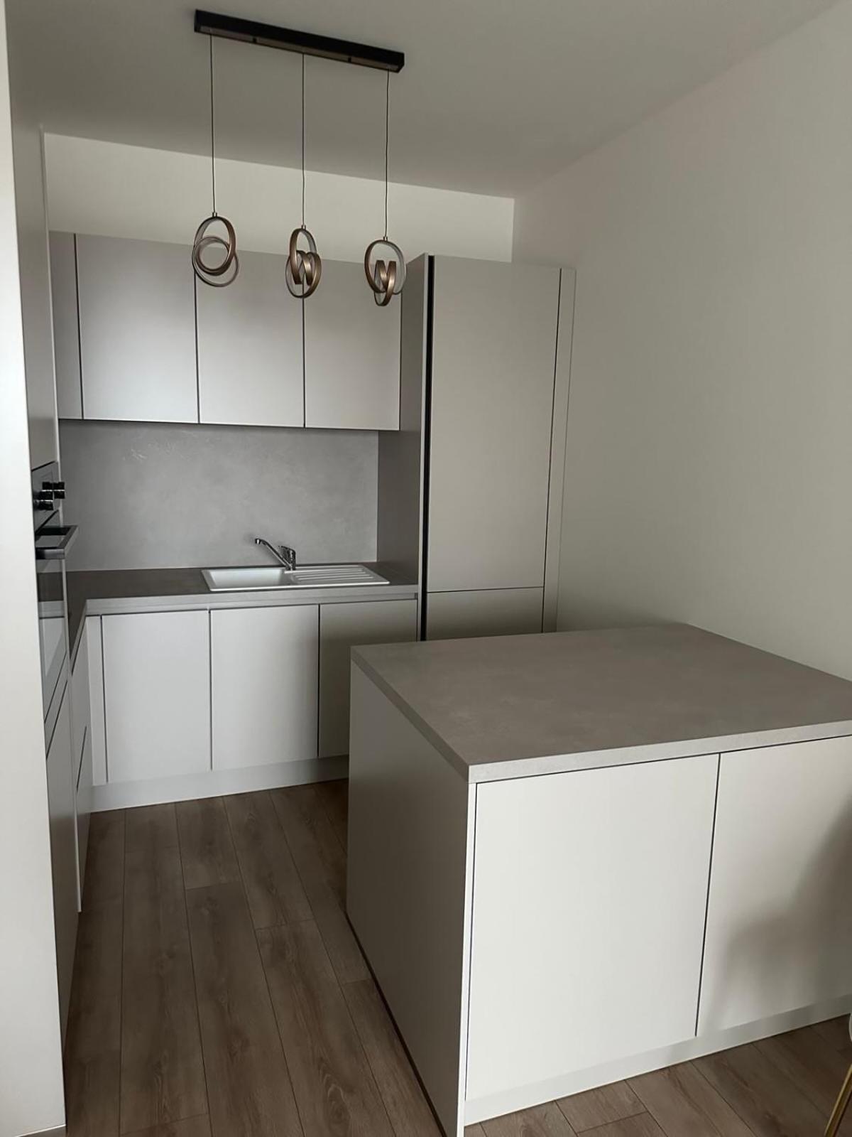 2 In Downtown,free Parking,late Check-out,big Balcony Apartment *