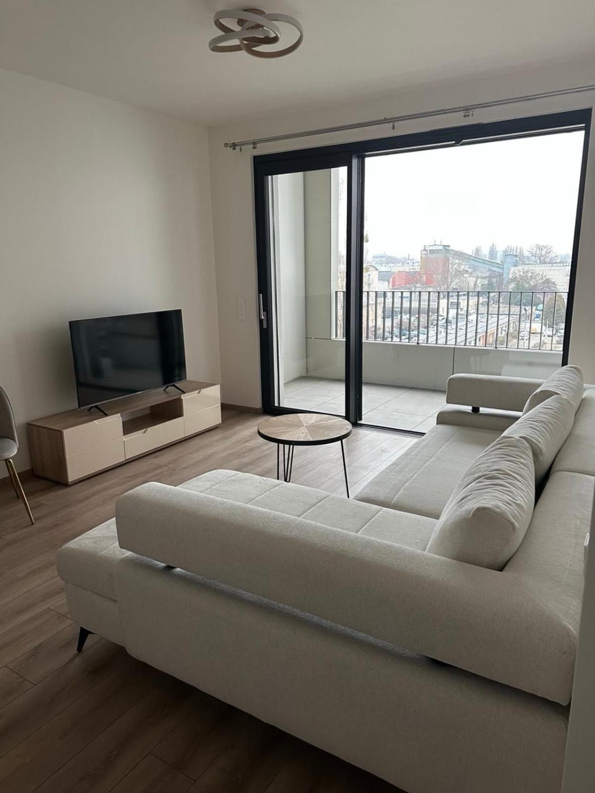 2 In Downtown,free Parking,late Check-out,big Balcony * Bratislava
