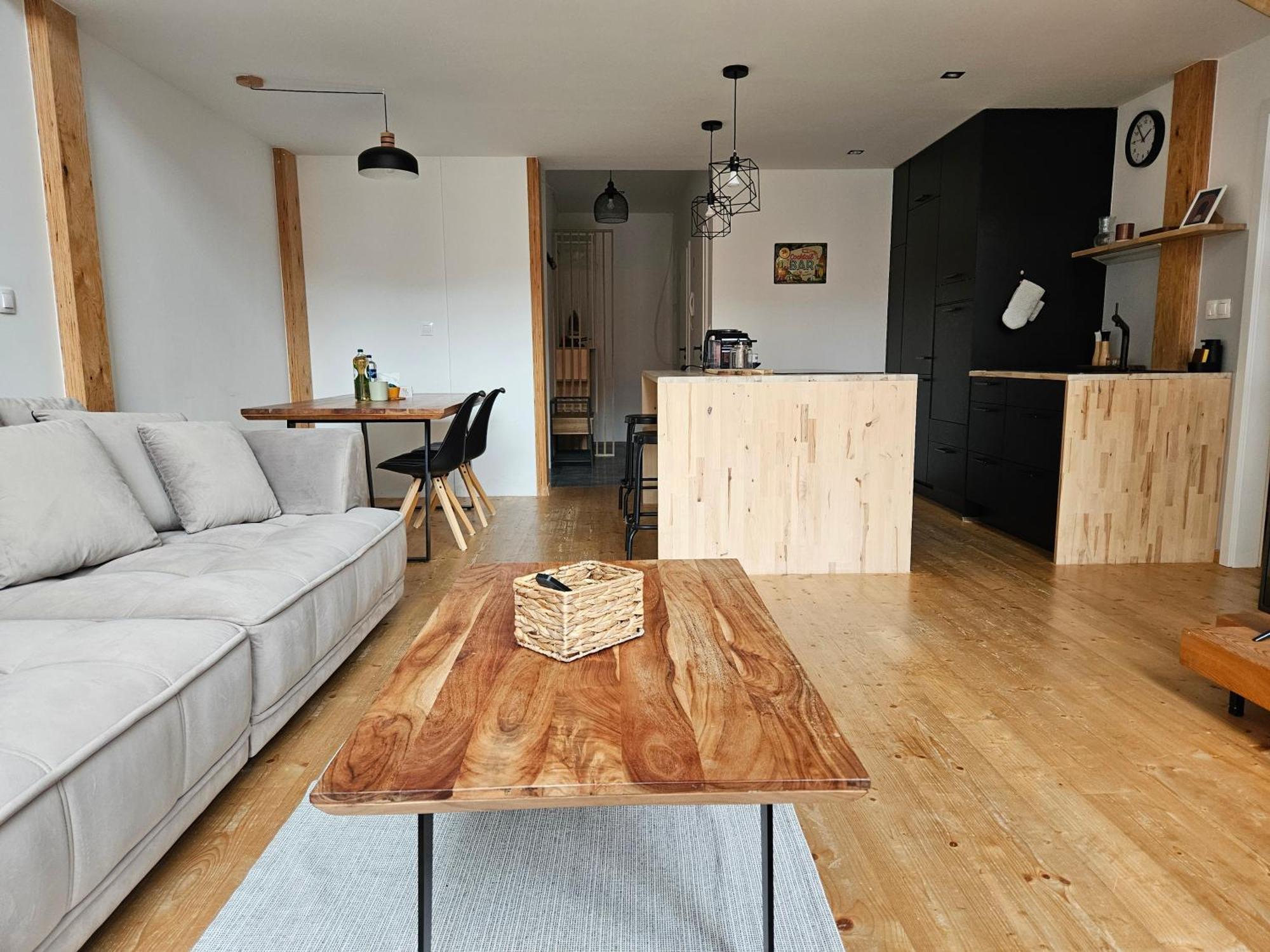 Spacious Modern Loft, 2 Bedrooms, 95m2, Free Parking Apartment Bratislava
