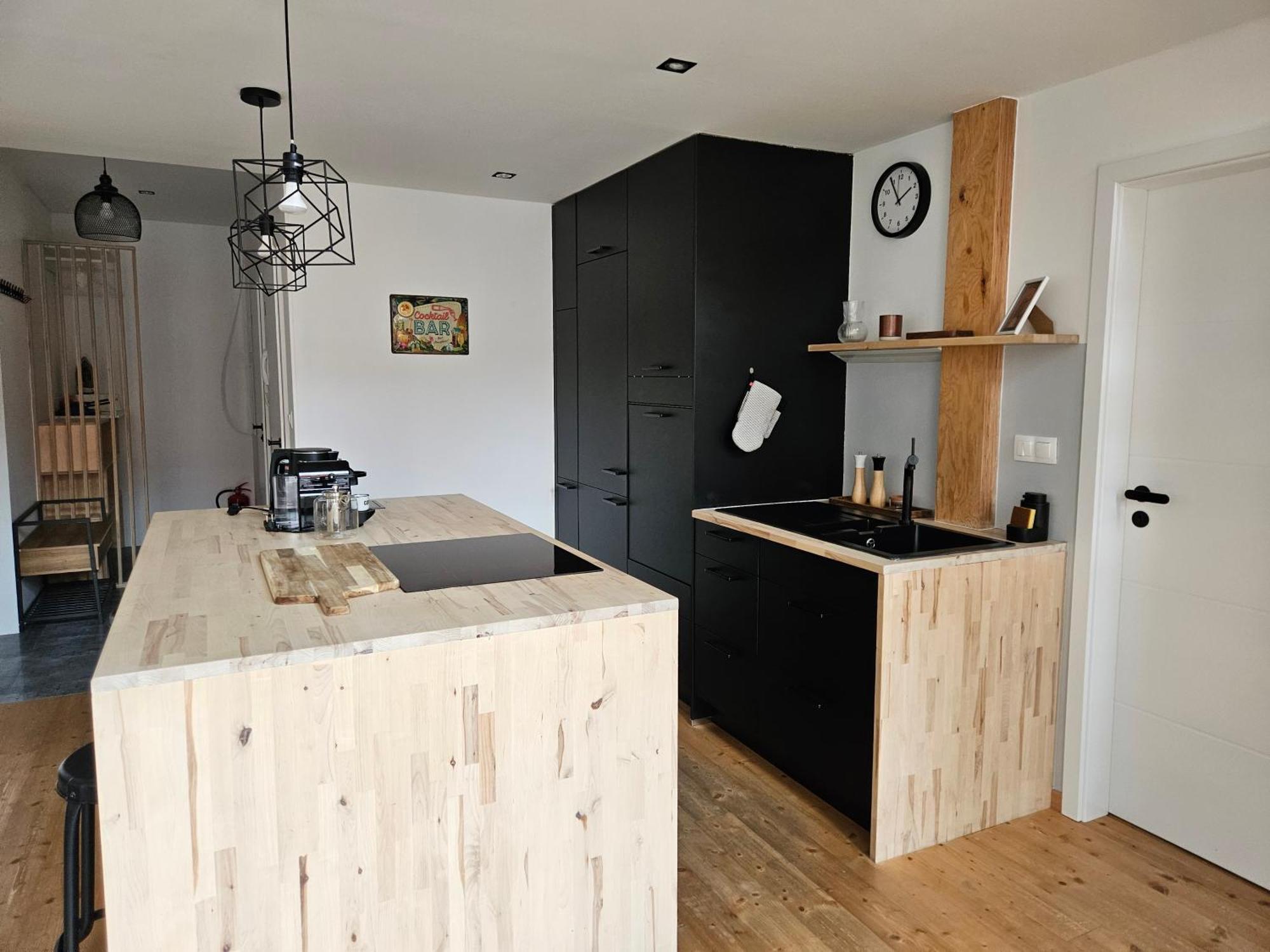 Apartment Spacious Modern Loft, 2 Bedrooms, 95m2, Free Parking Bratislava