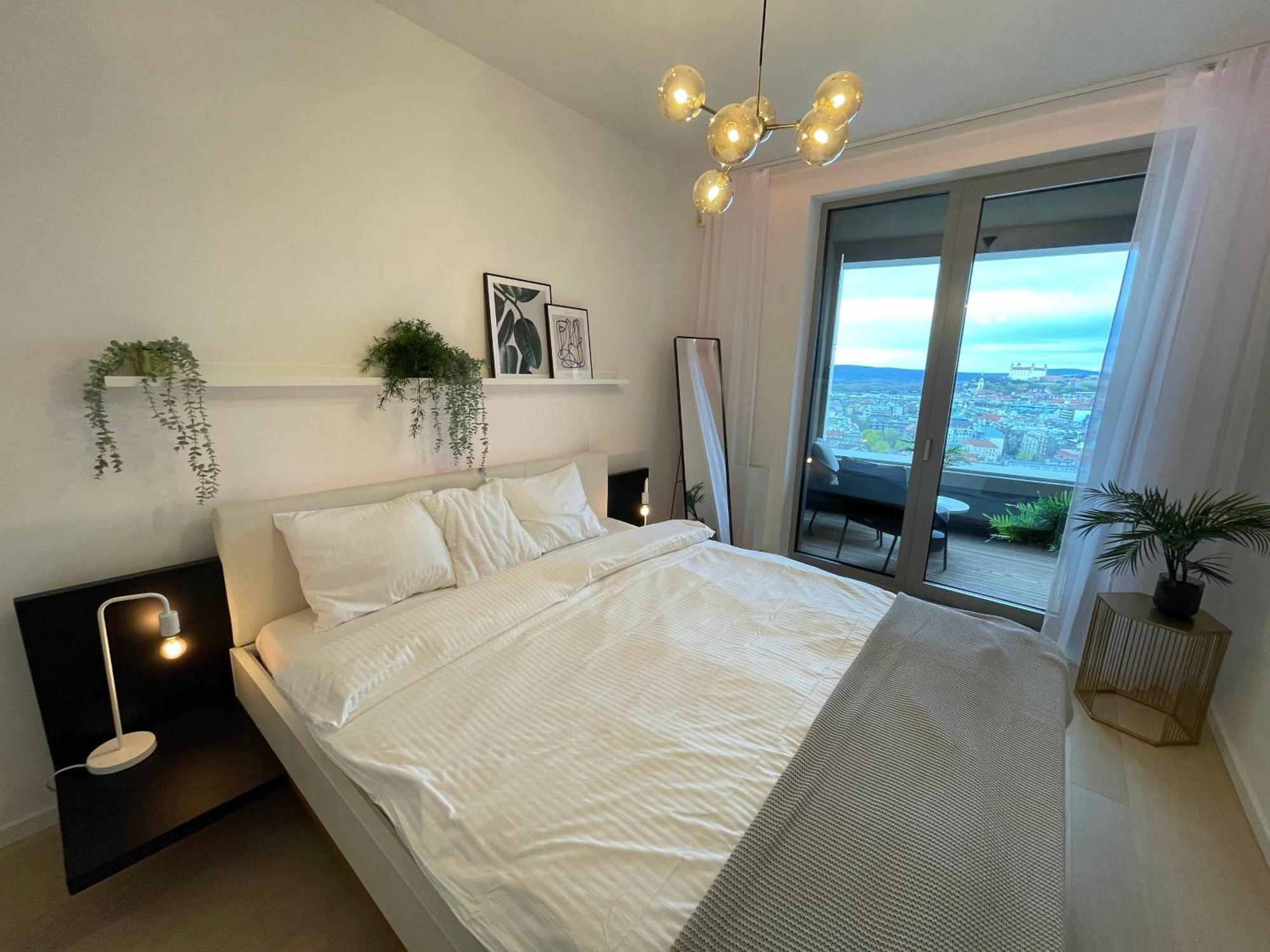 Sky Park-20th Floor Sunset Views - Parking Bratislava