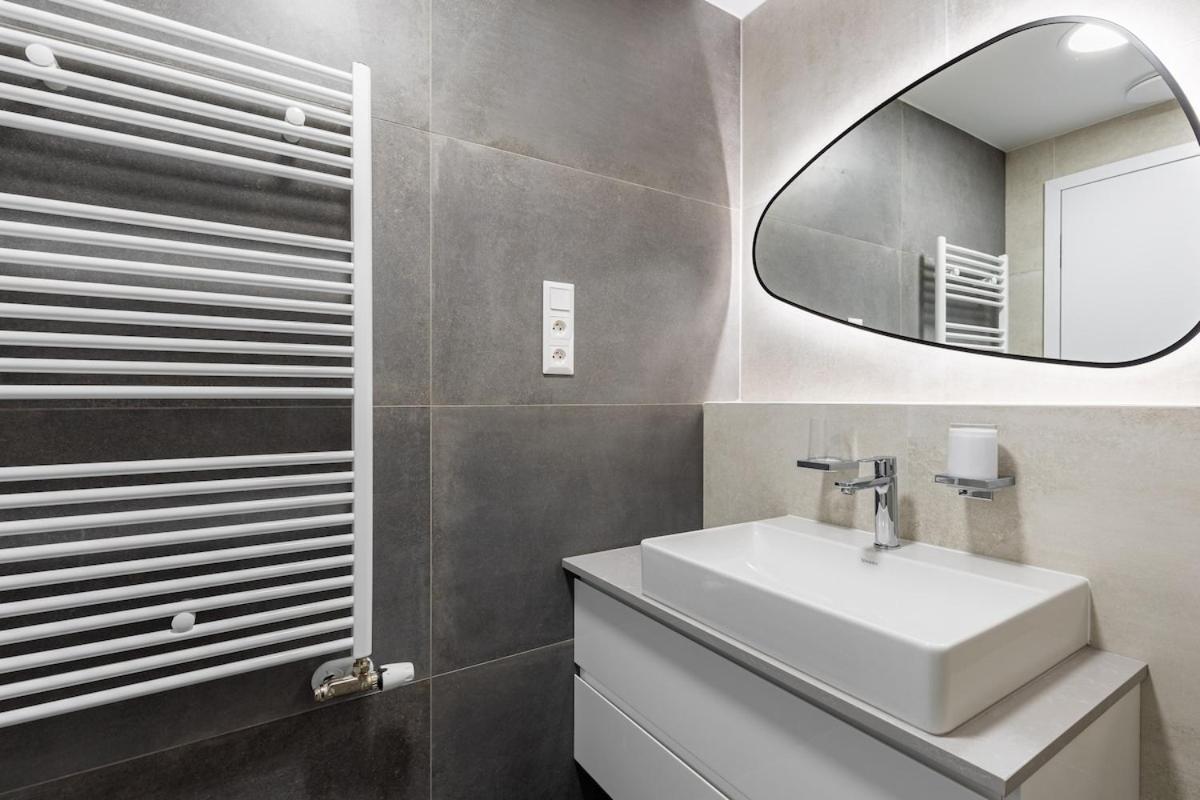 Apartment Stylish Haven Skypark Bratislava