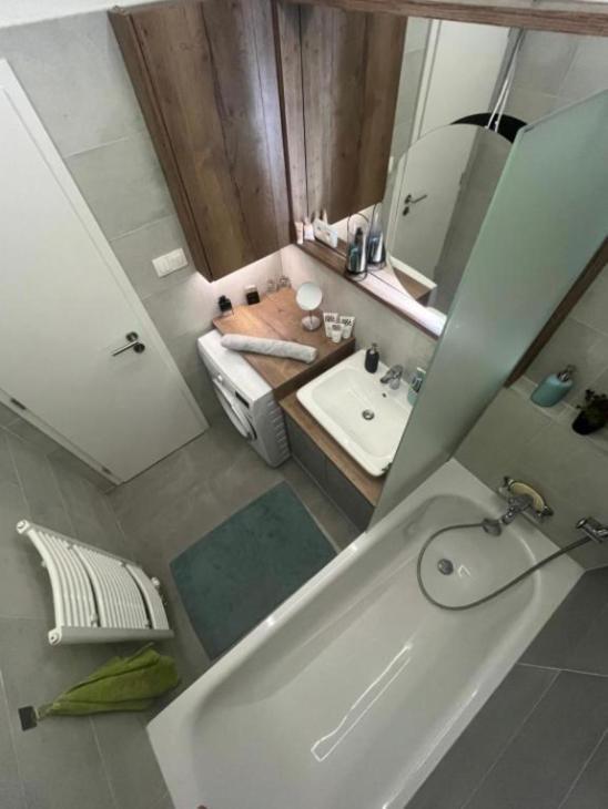 Cozy Close To The Center Apartment *