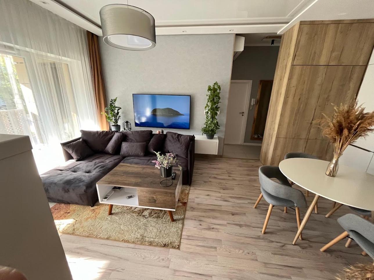 Cozy Close To The Center Apartment