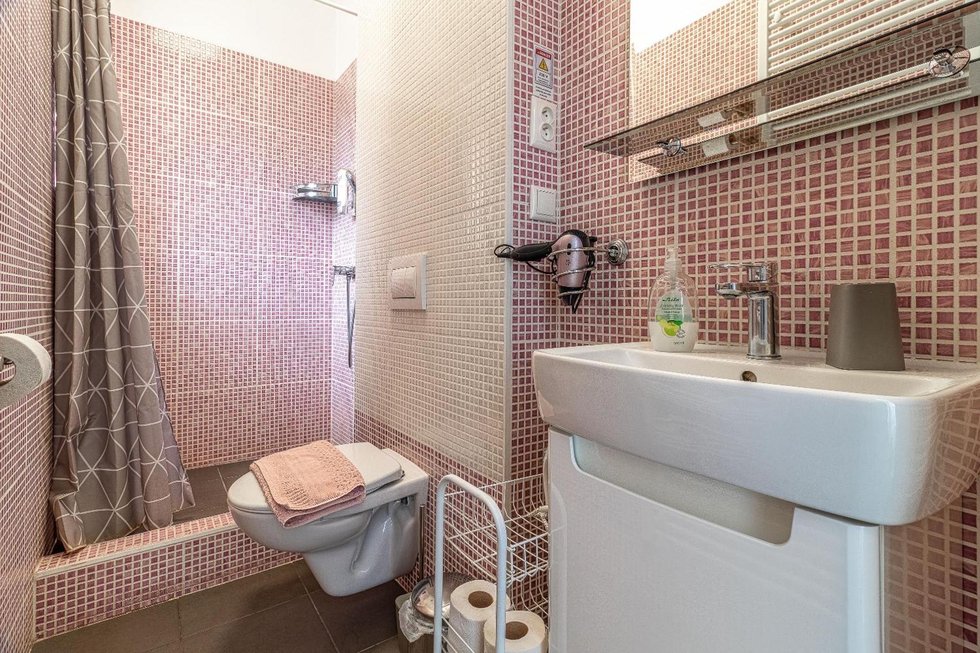 Jonas - Great Location Near Center Bratislava