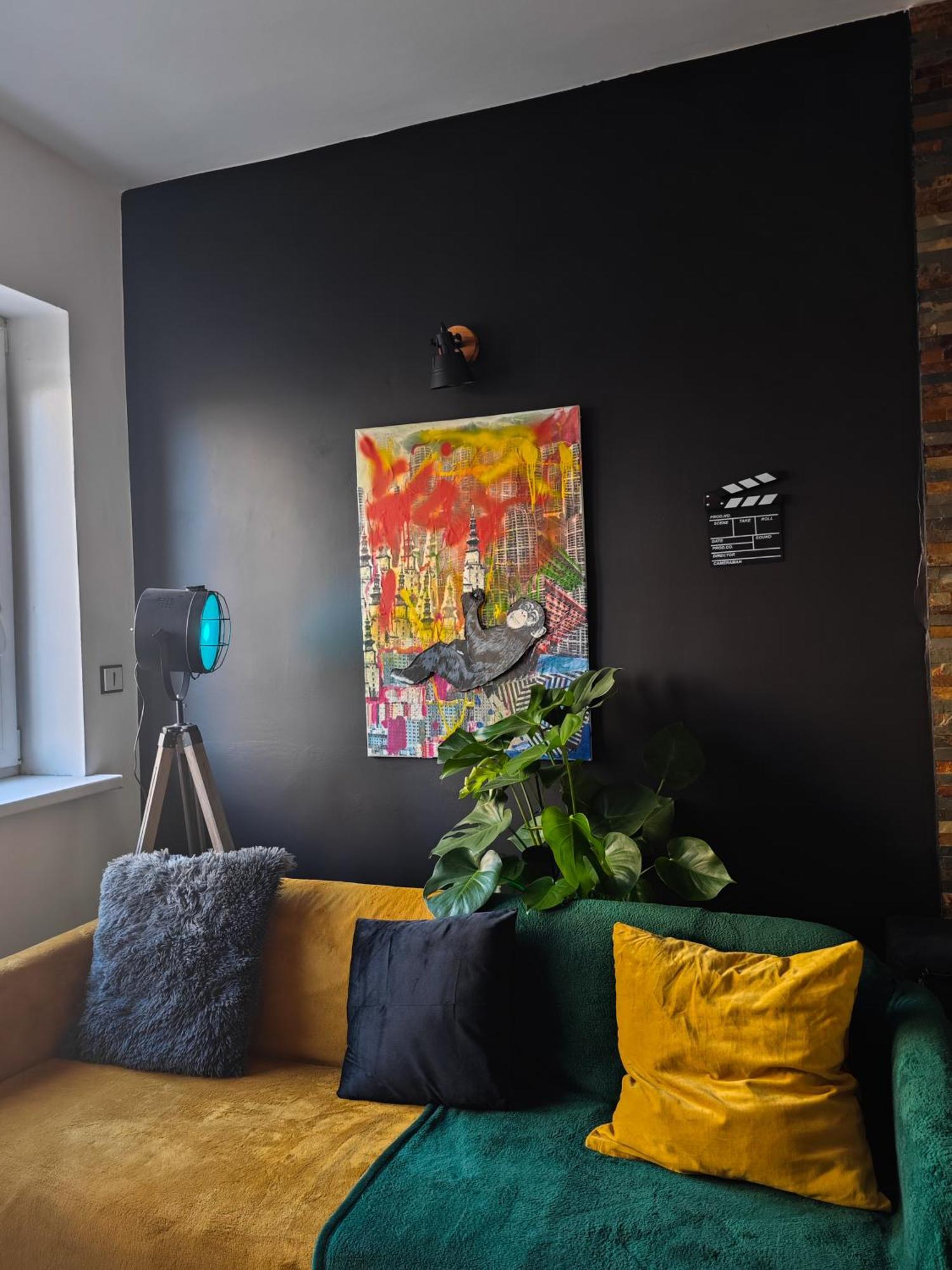 Apartment With Monkey Vibes *