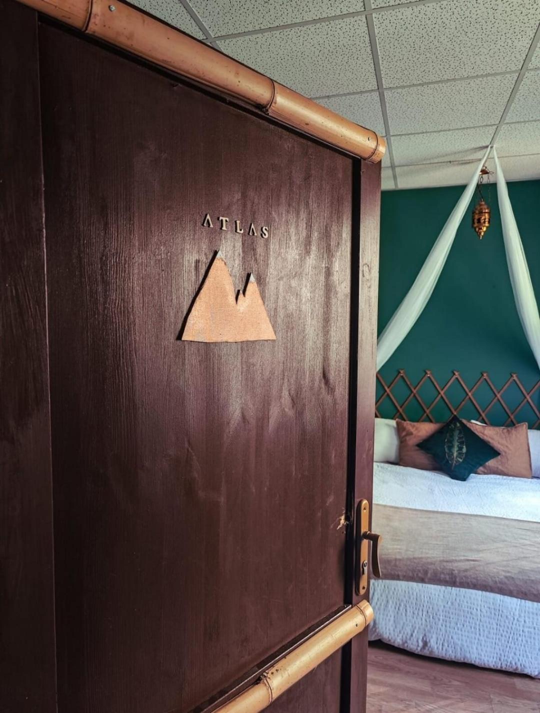 Homestay Atlas With Shared Bathroom *