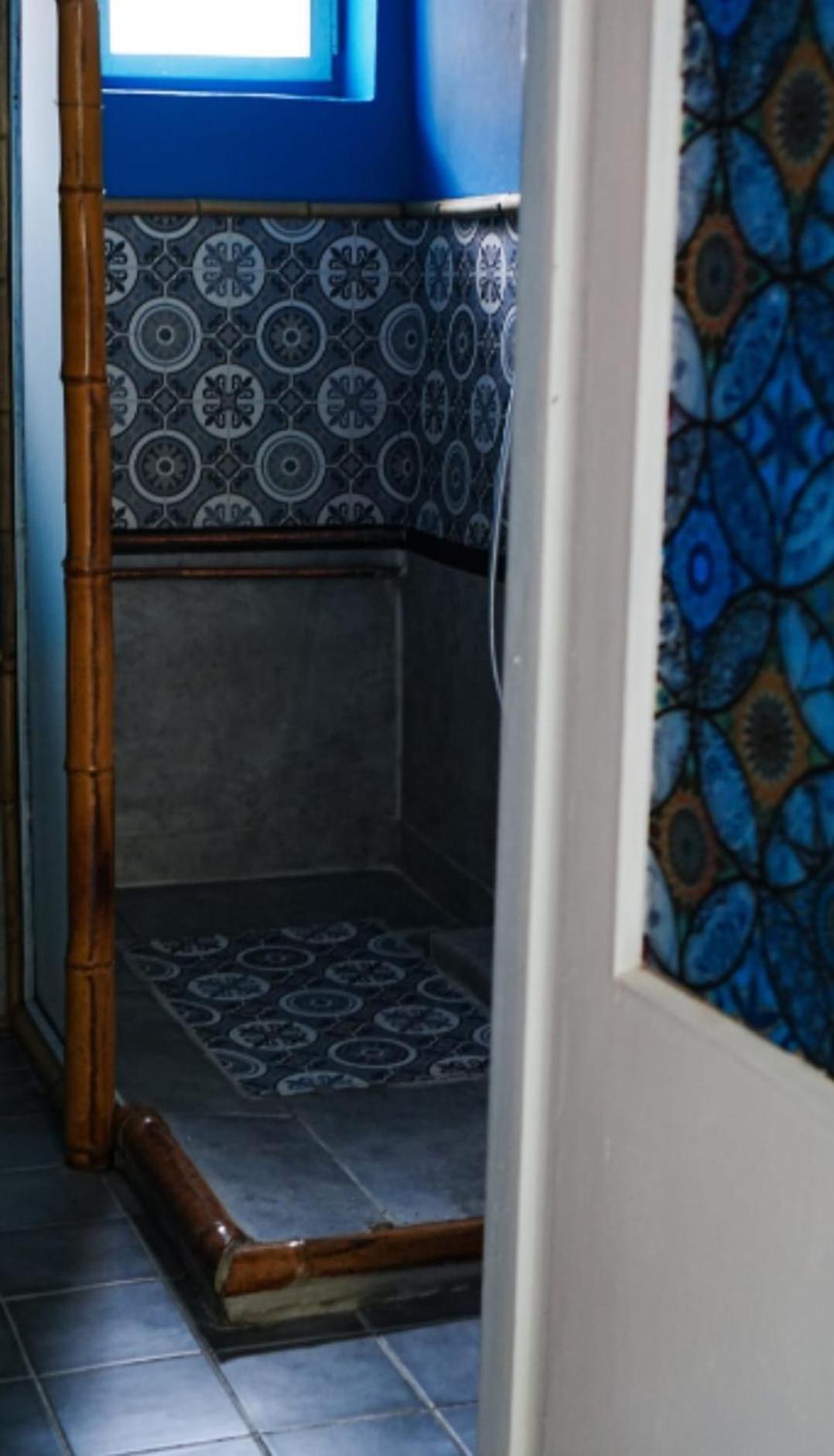 Atlas With Shared Bathroom