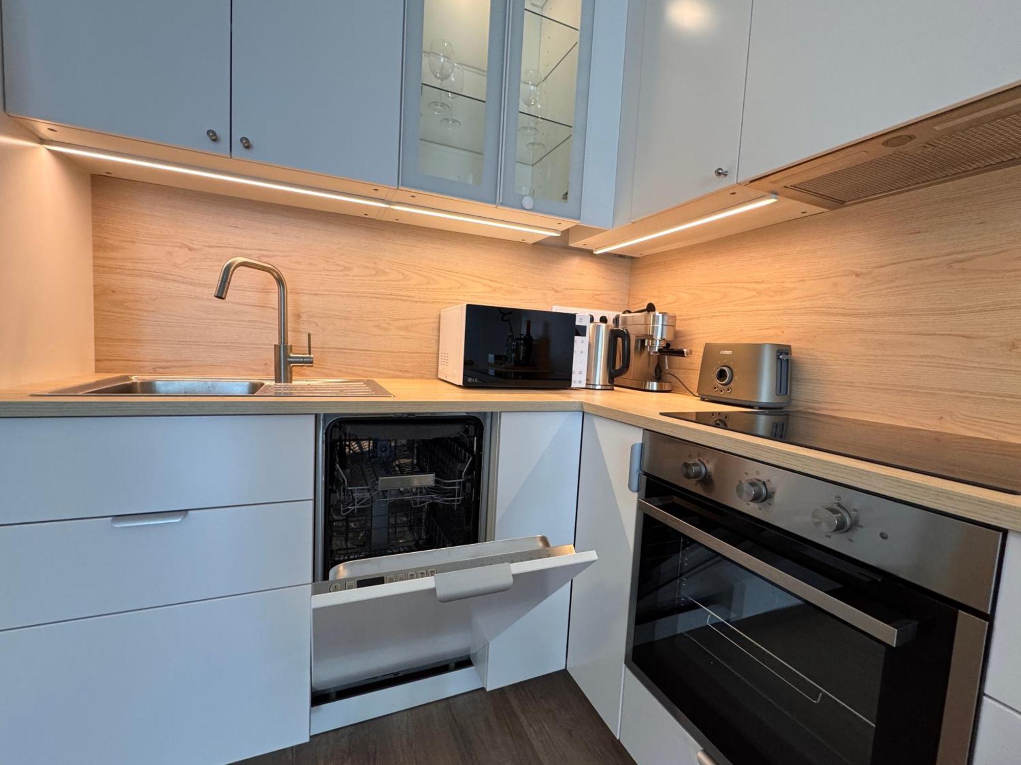 555 New & Fully Equipped With Free Garage Apartmán
