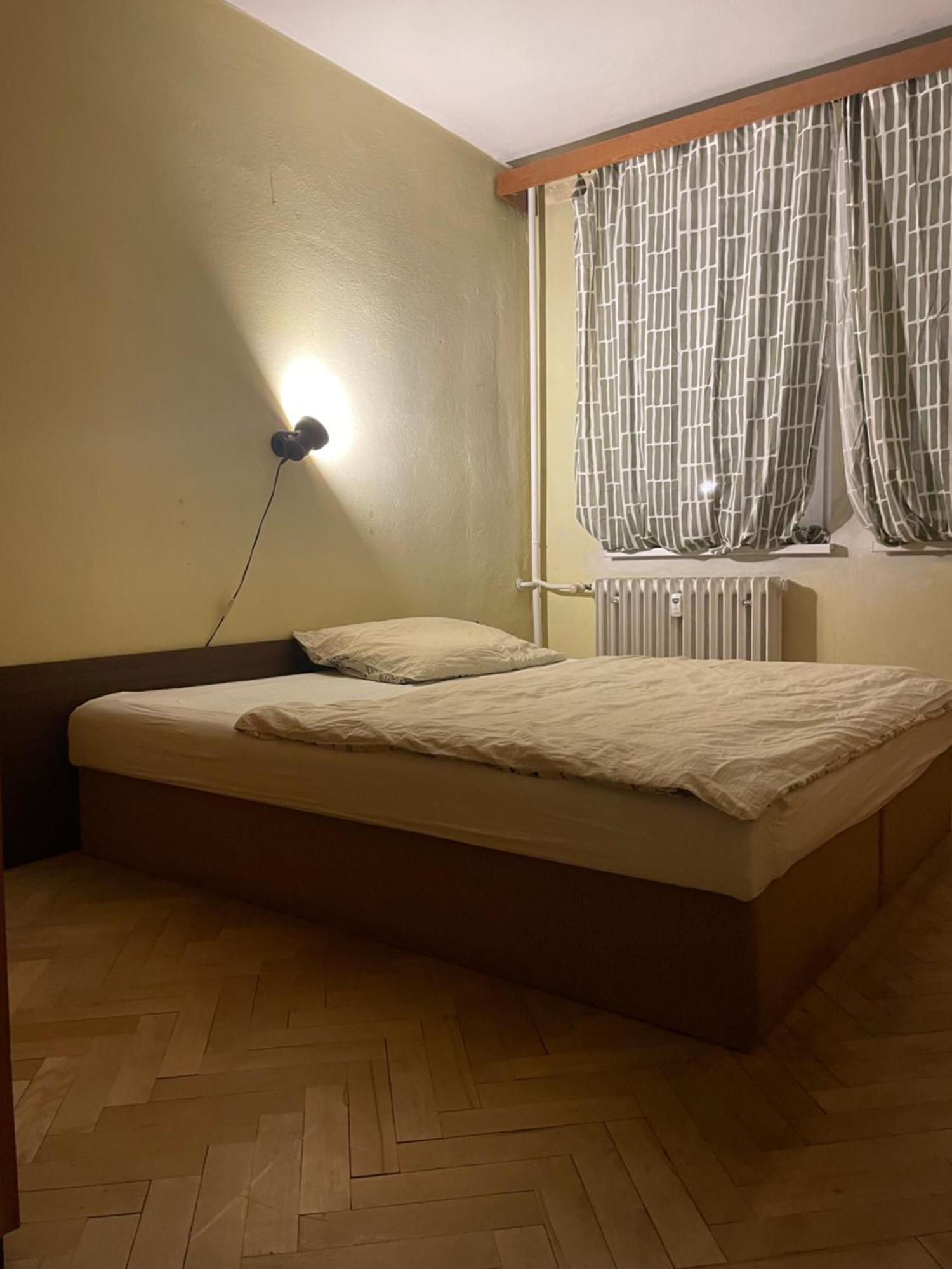 Apartment Authentic Self Check-in In Vibrant Ruzinov Area, Komarnicka 42, *