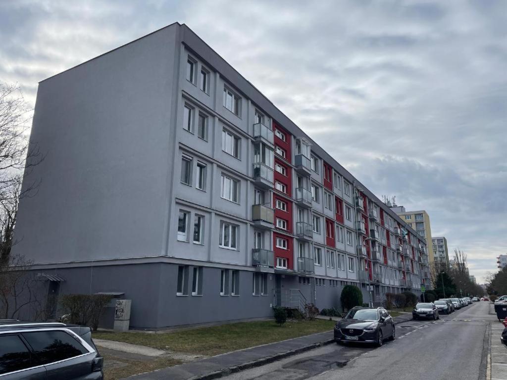 Apartment Authentic Self Check-in In Vibrant Ruzinov Area, Komarnicka 42, Bratislava