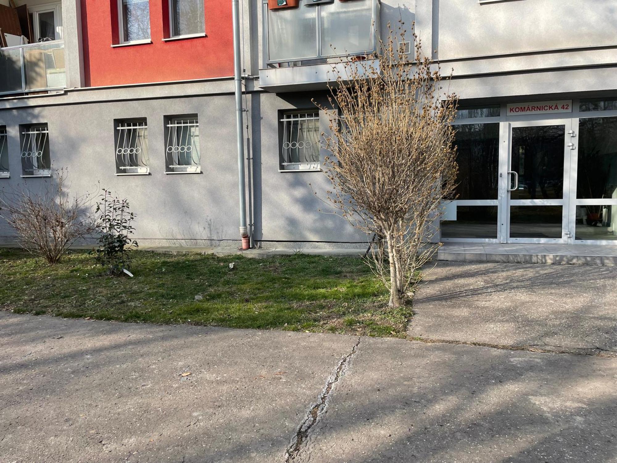 Authentic Self Check-in In Vibrant Ruzinov Area, Komarnicka 42, Apartment Bratislava