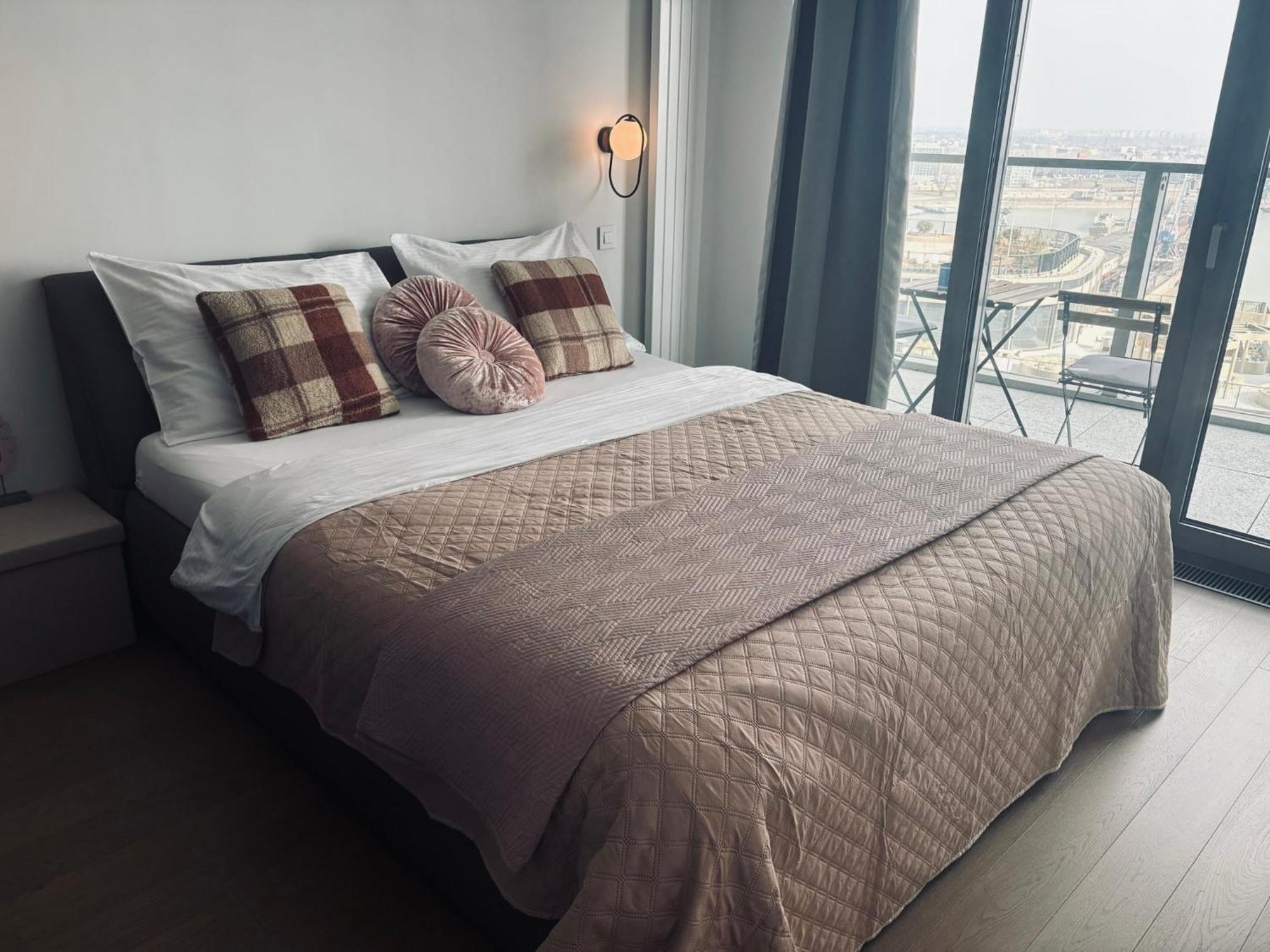 Euroveagreyluxury Apartment Bratislava