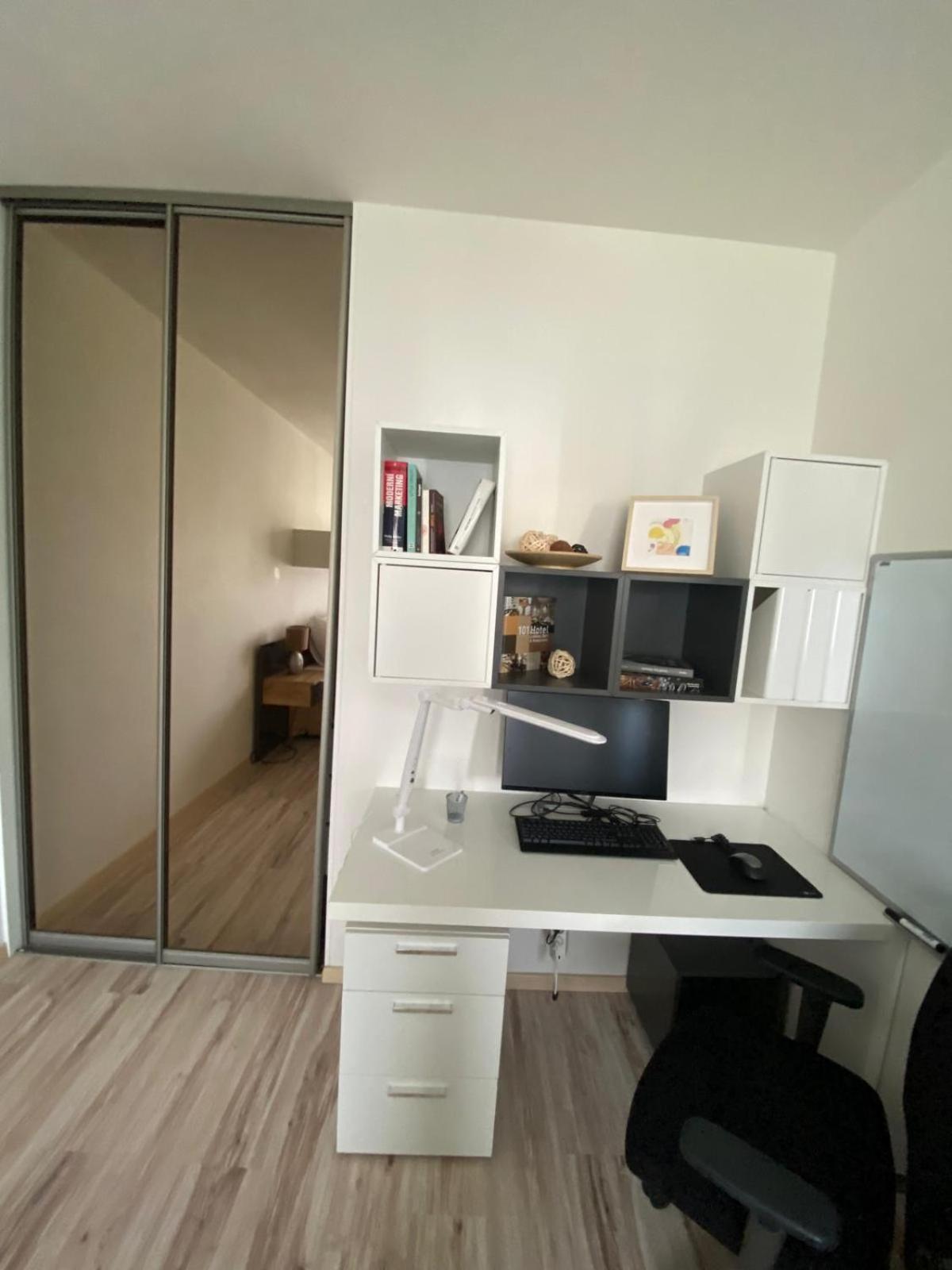 Spacy Modern Near Hockey Stadium Apartment *