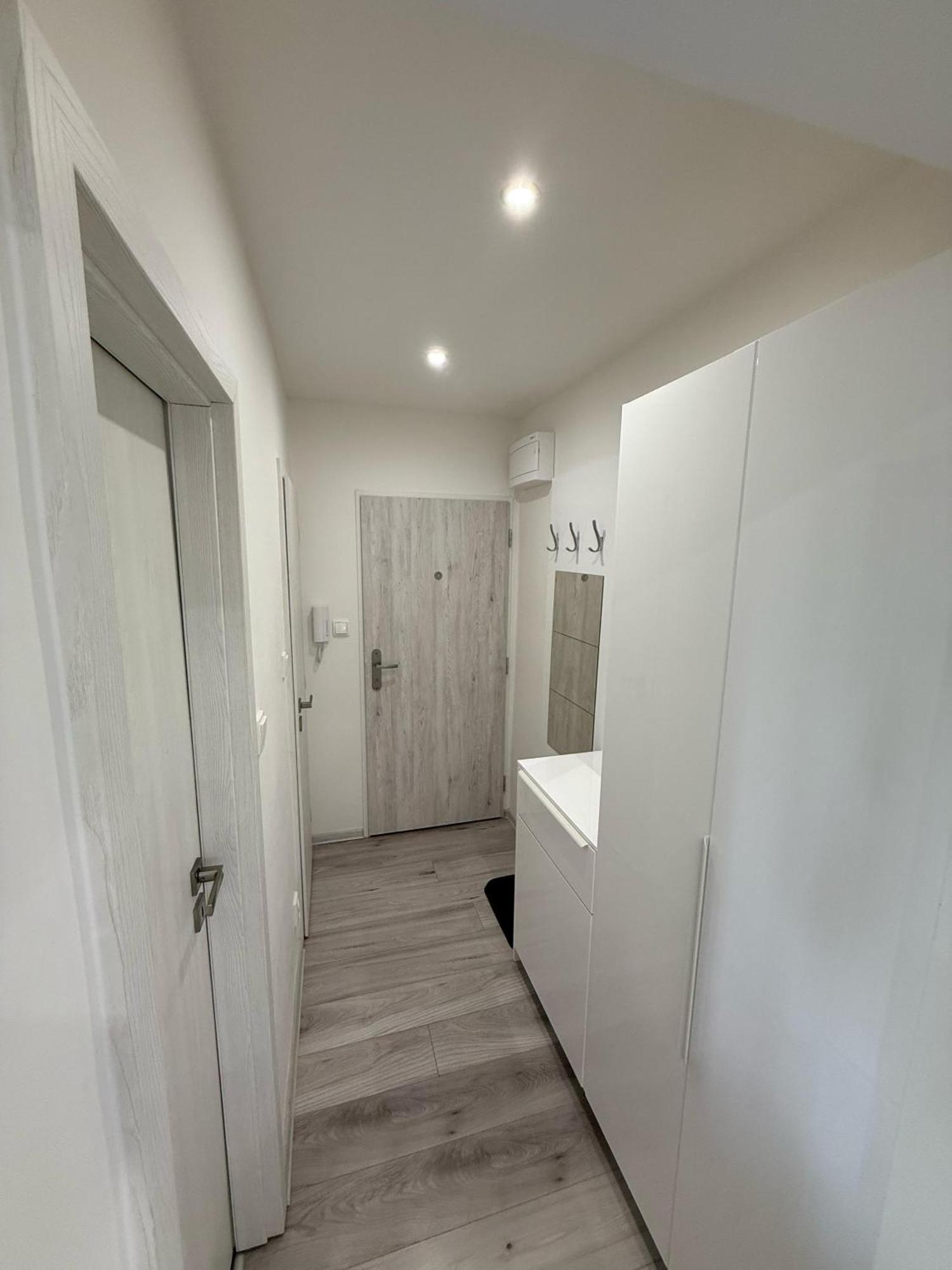 Modern Near Center With Easy Transport Access Apartment Bratislava