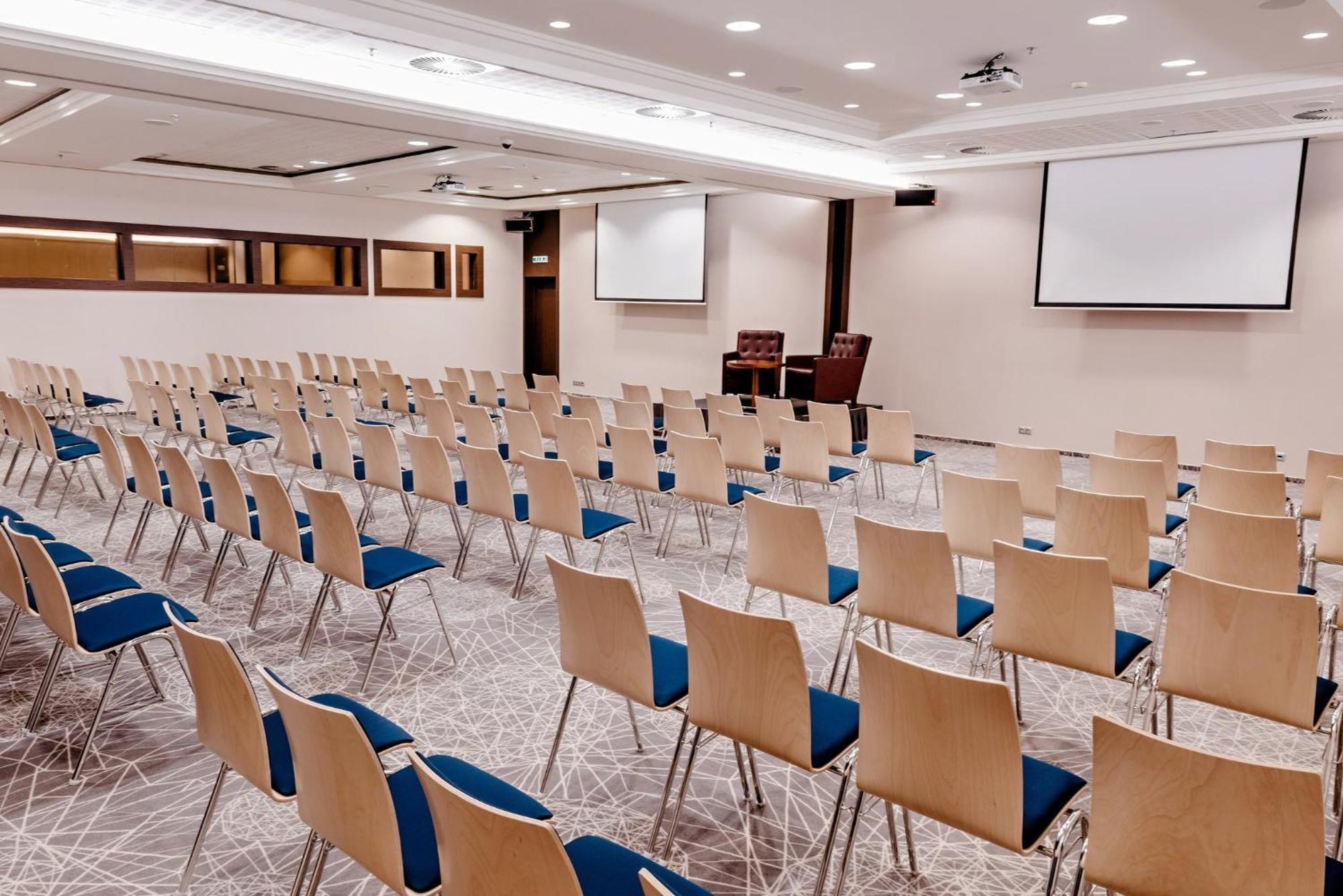 Crowne Plaza By Ihg 4*