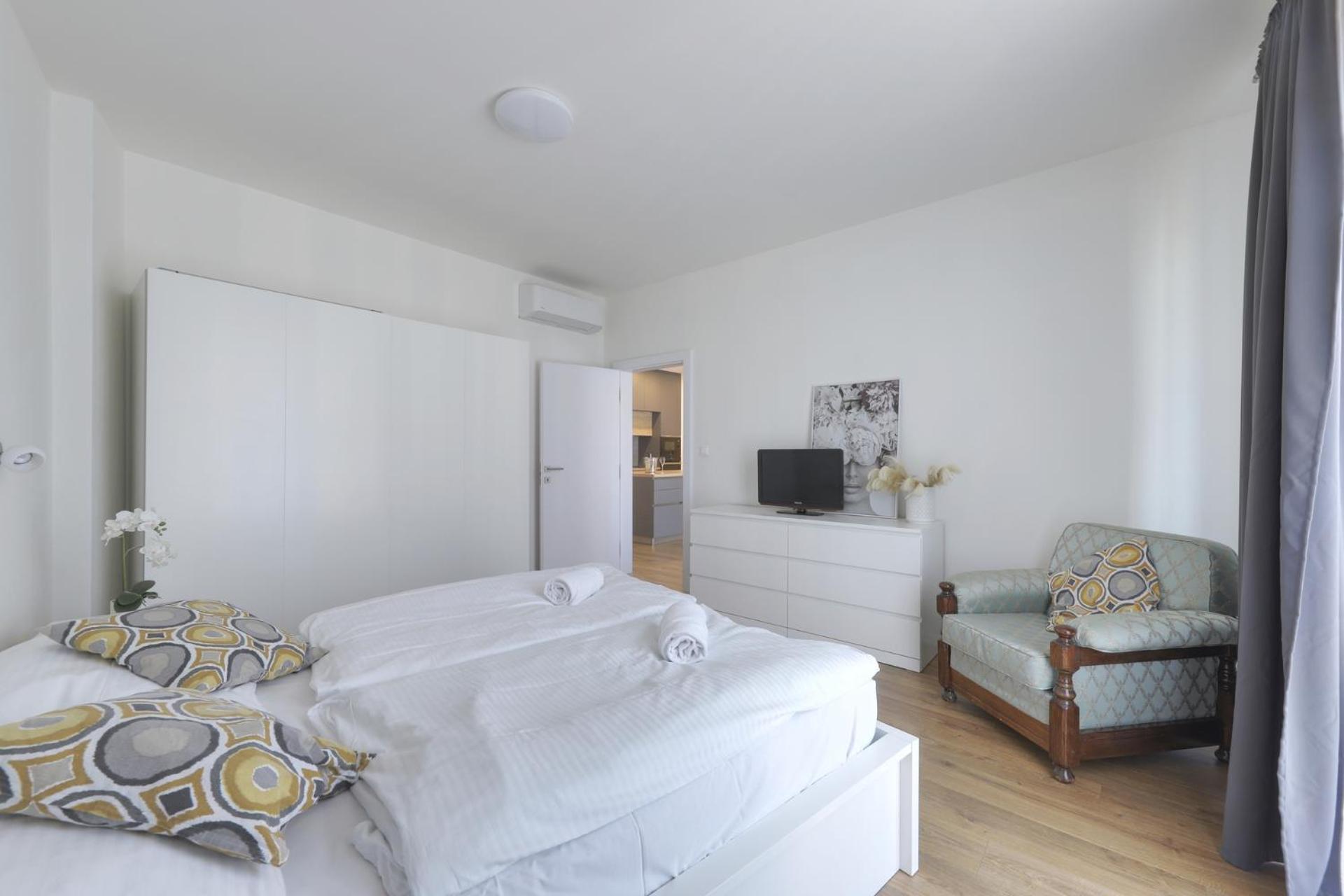 Shon Old Town Apartment *