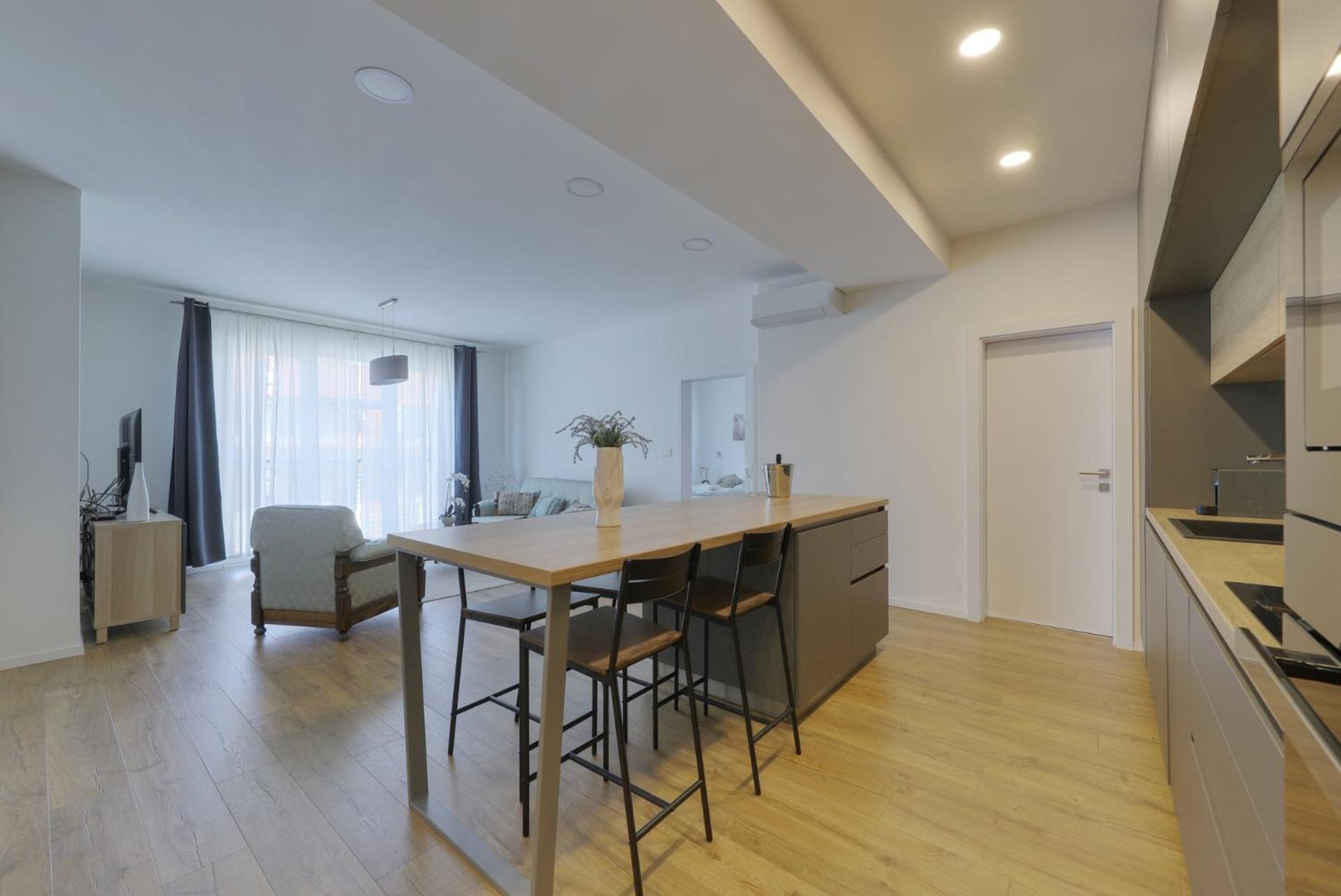 Shon Old Town Apartment *
