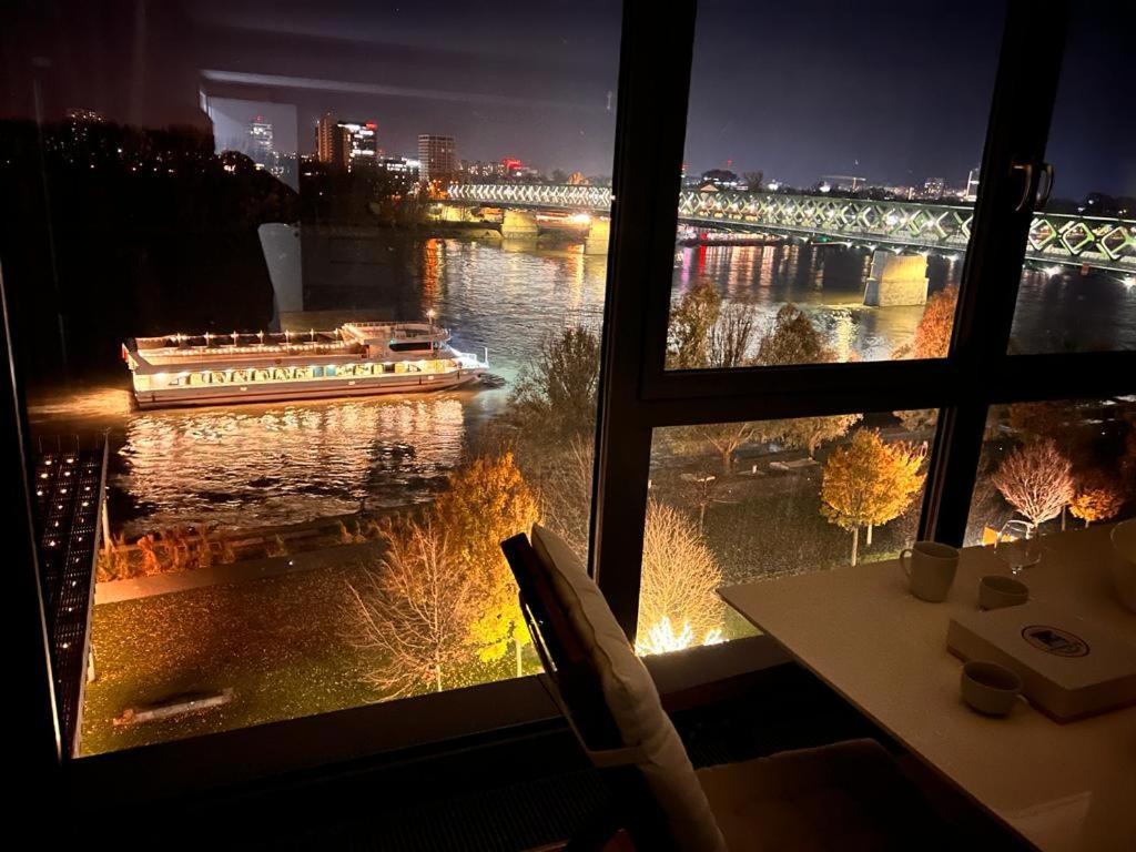 Elite River View Apartment *