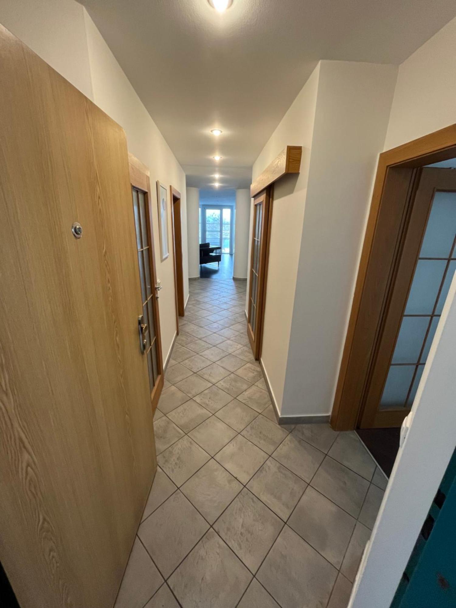 The Butterfly With Free Parking Apartment