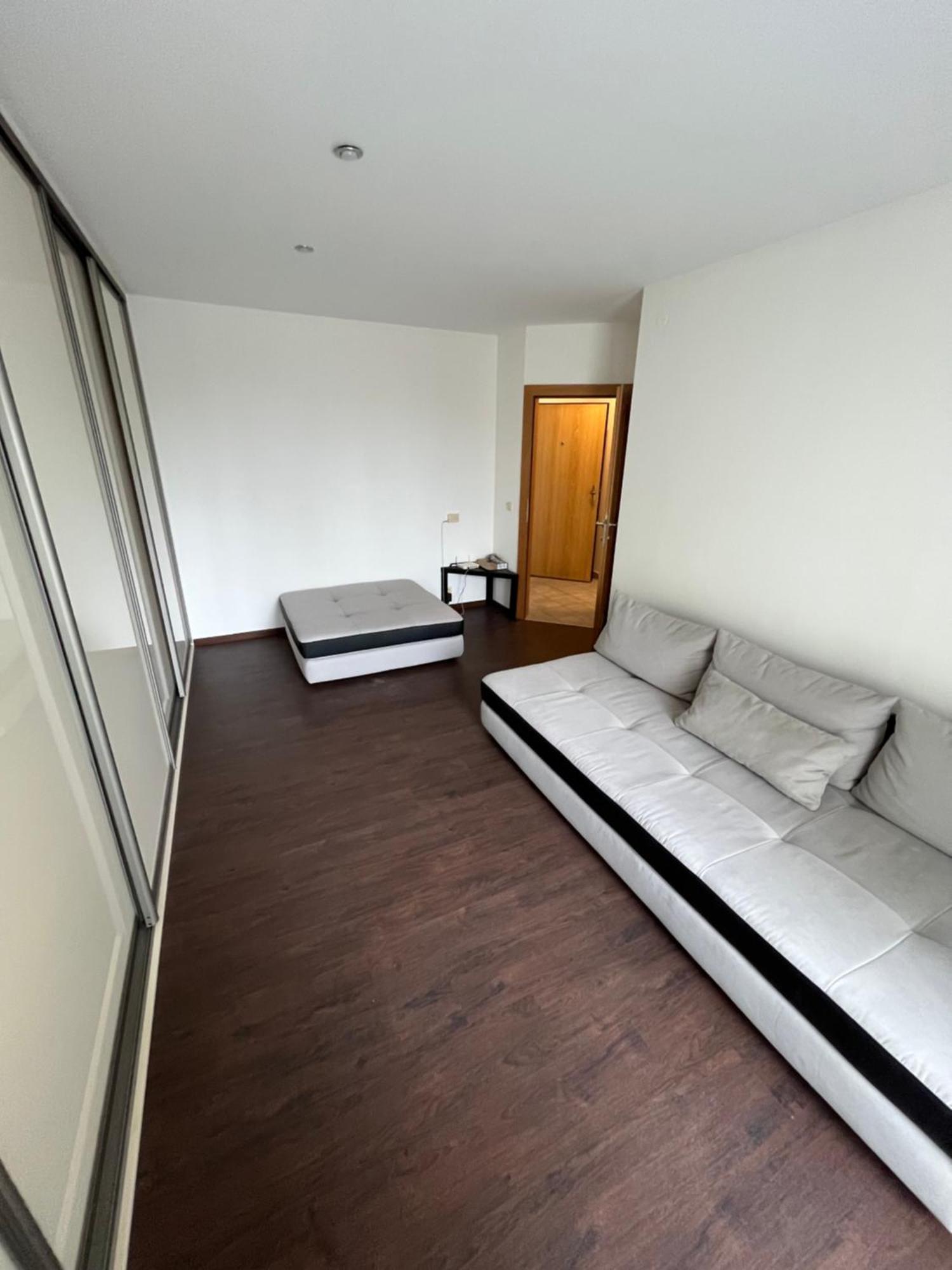 The Butterfly With Free Parking Apartment *