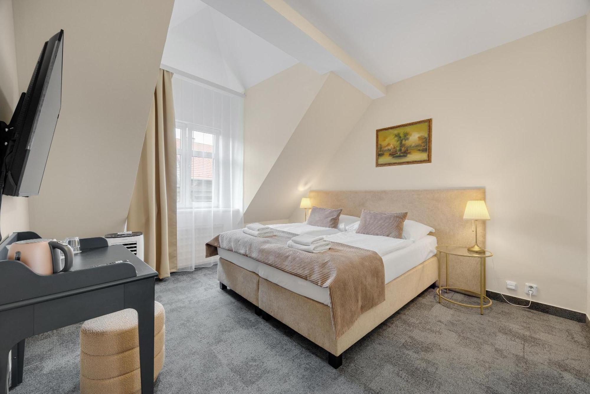 Hotel Reverie