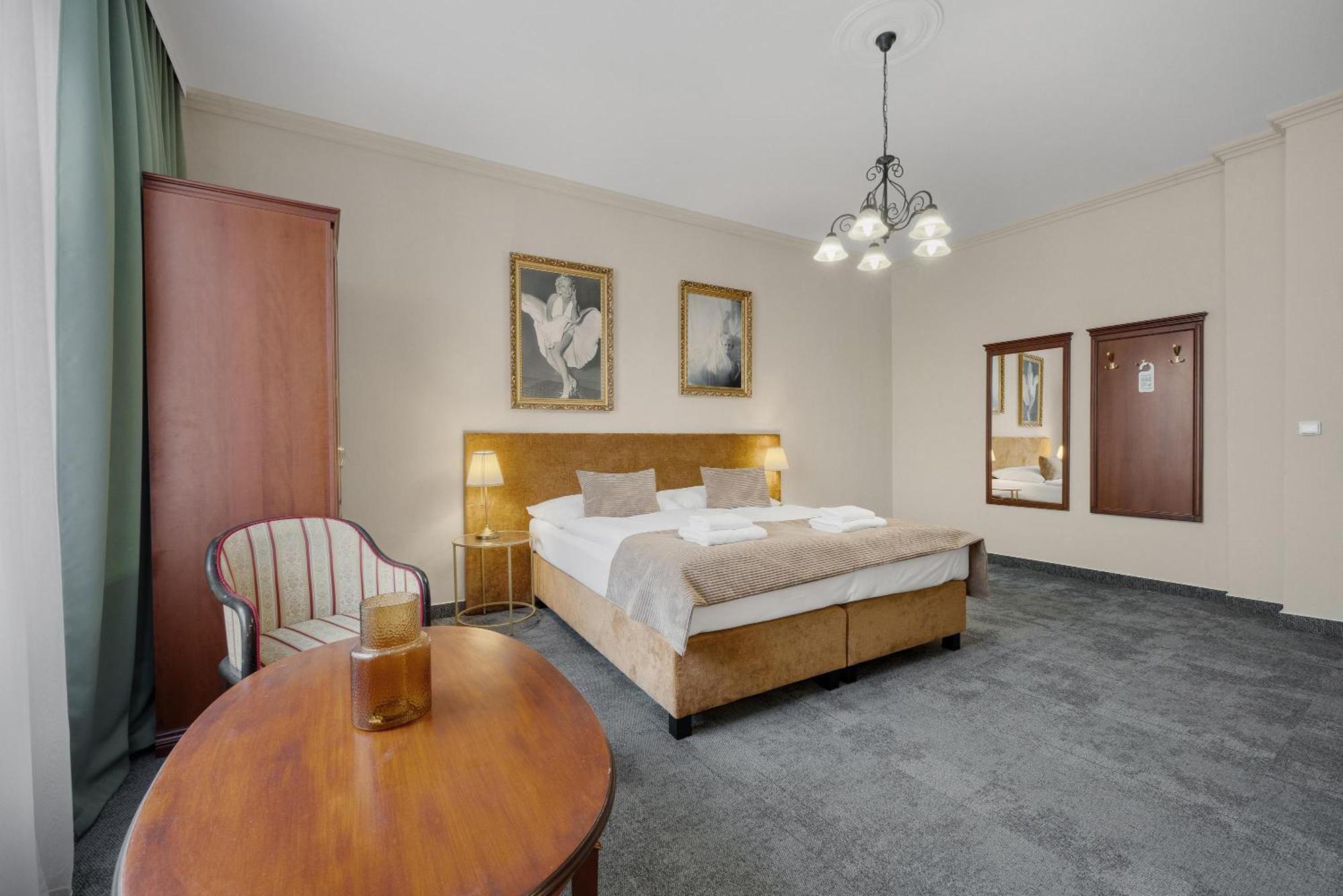 Reverie Hotel 3*