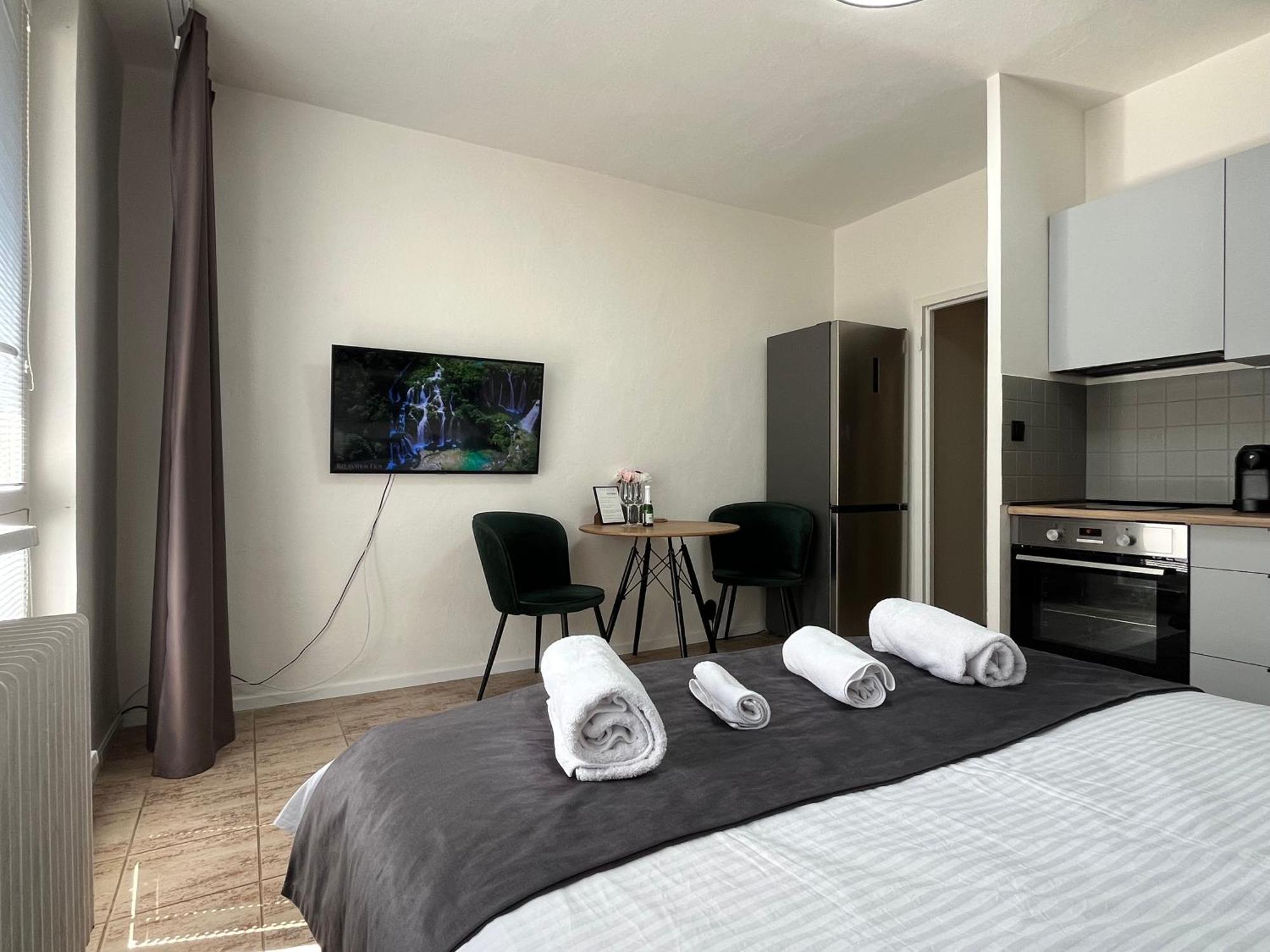 New Cozy Studio, Ac & Free Private Parking *