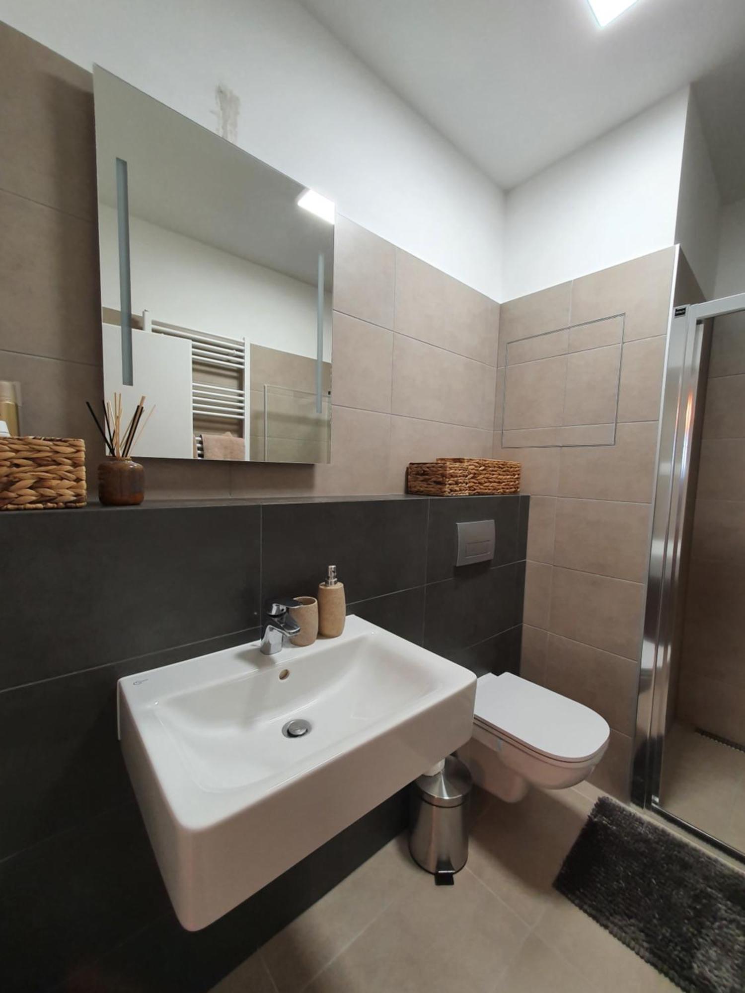 Apartment Lovely 2-bedroom In