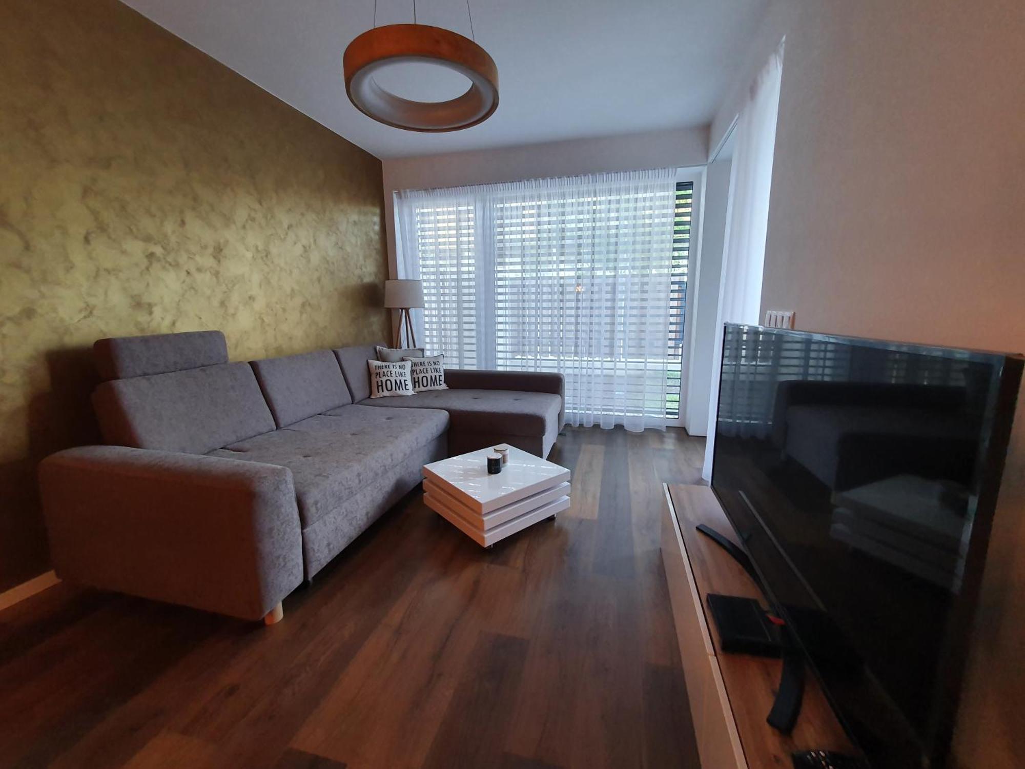Apartment Lovely 2-bedroom In Bratislava