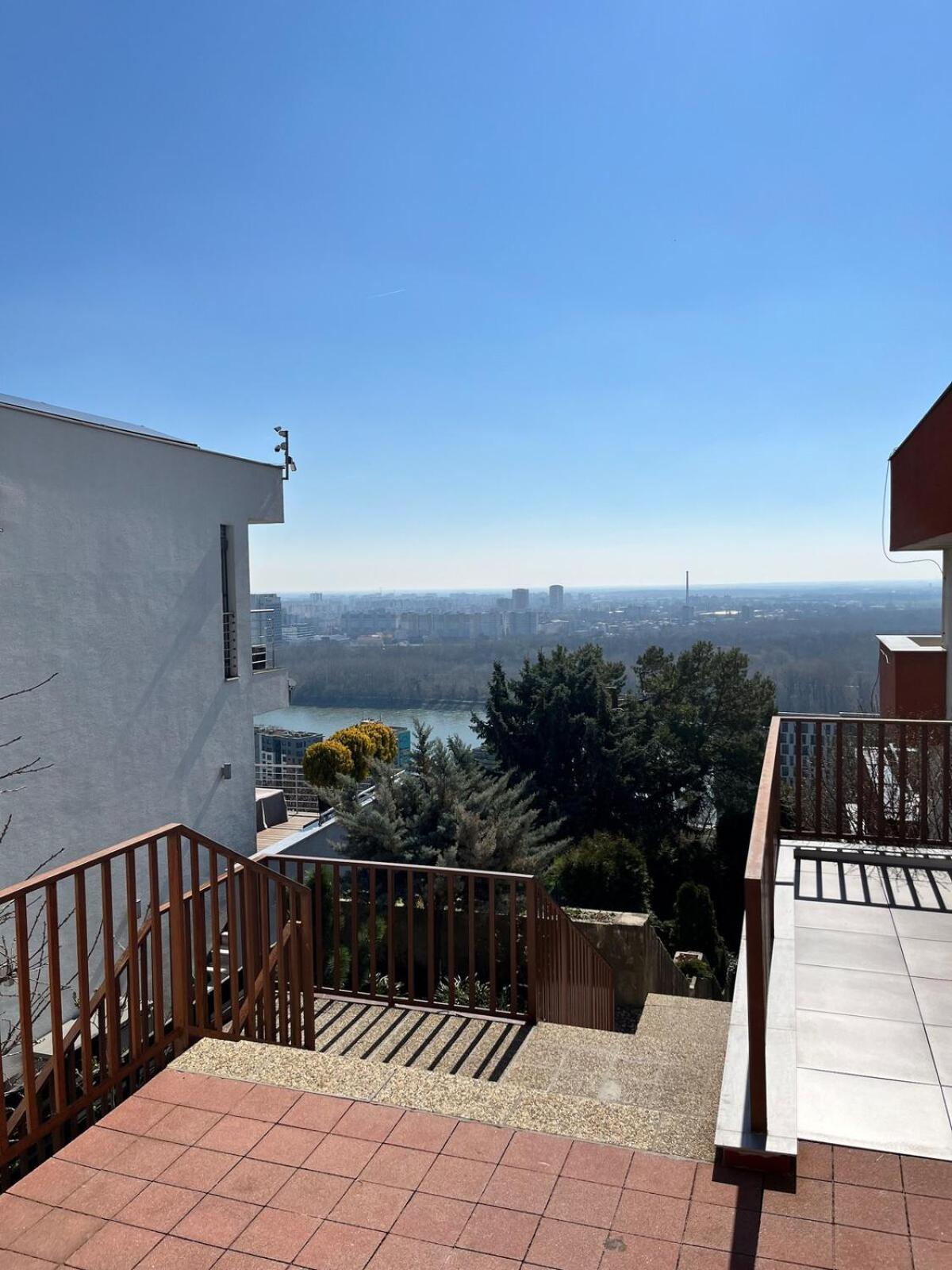 Amazing View Of The River Donau Apartment Bratislava
