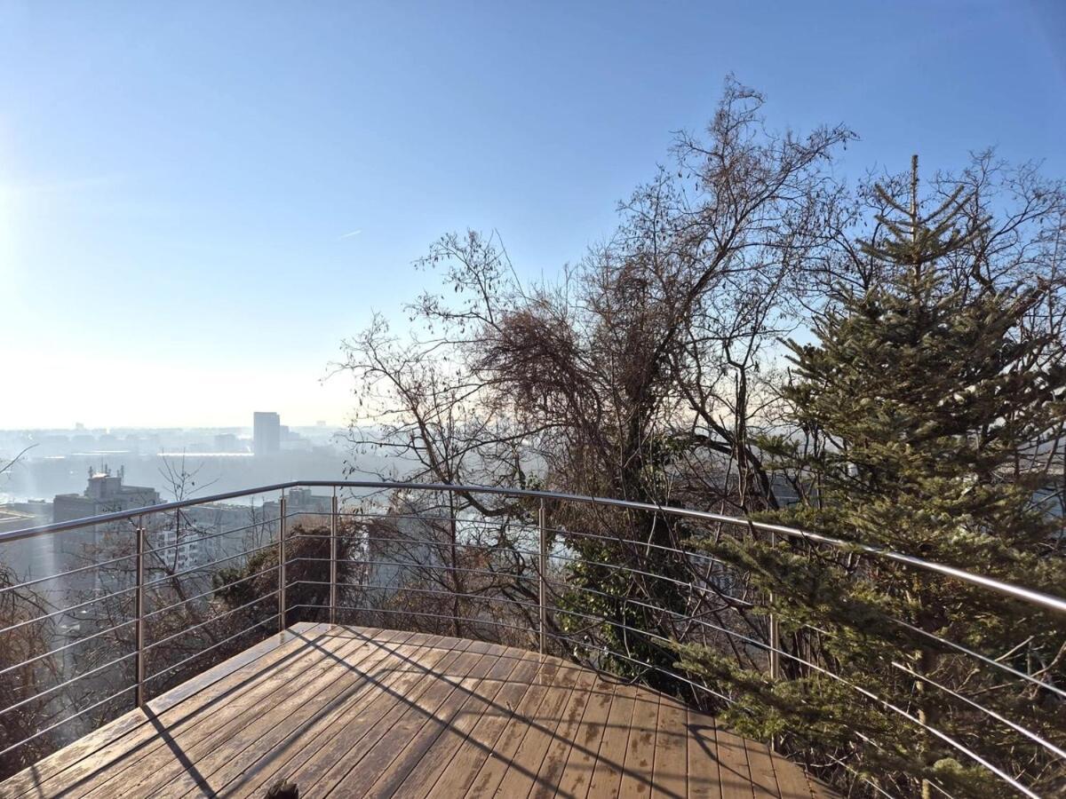 Amazing View Of The River Donau Apartment
