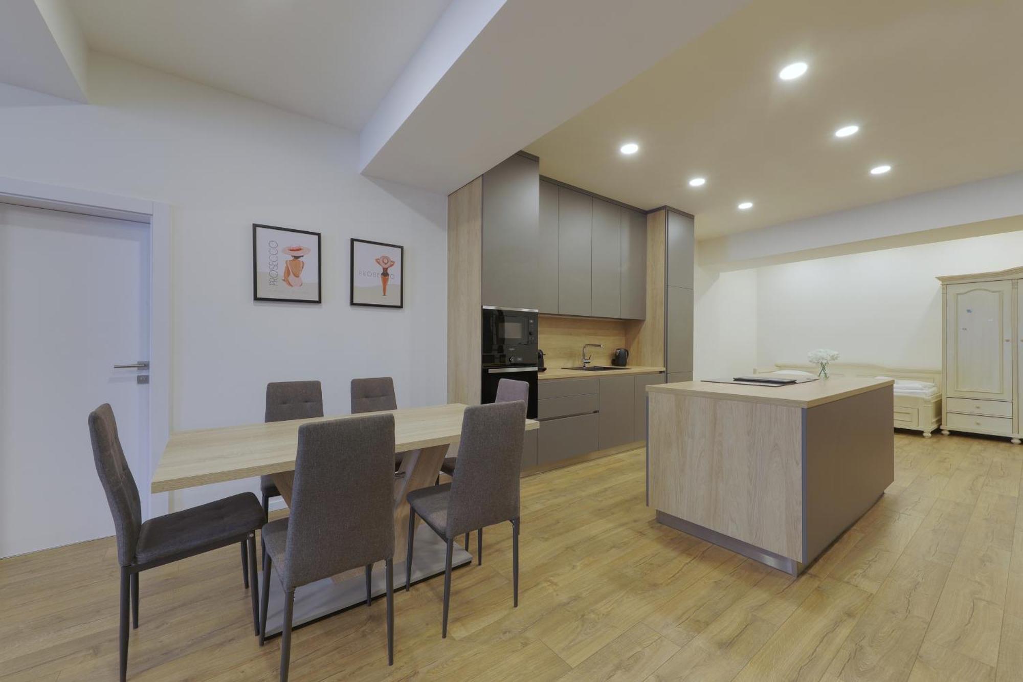 Shone Old Town 2 Bedroom * Bratislava