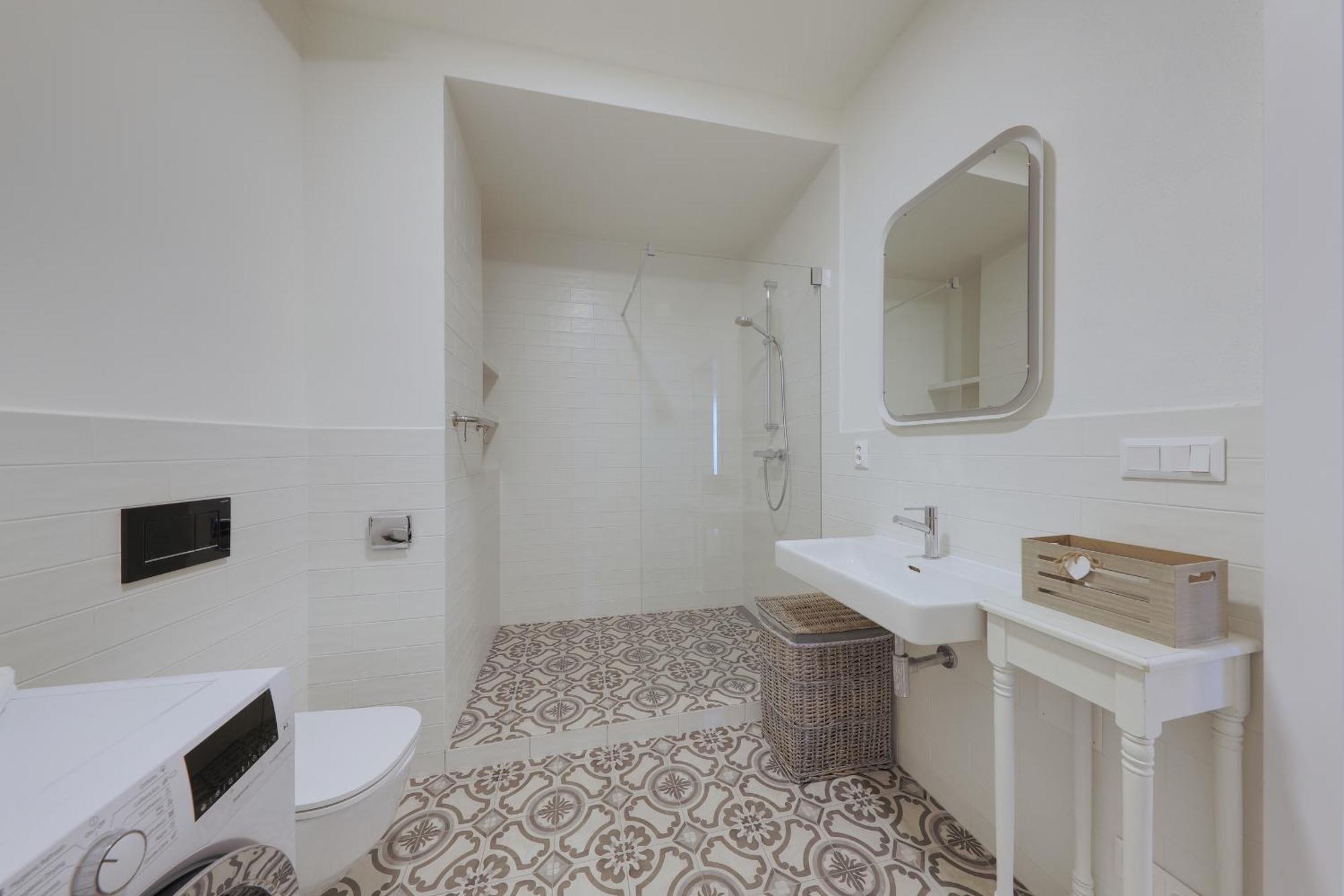 Shone Old Town 2 Bedroom * Bratislava