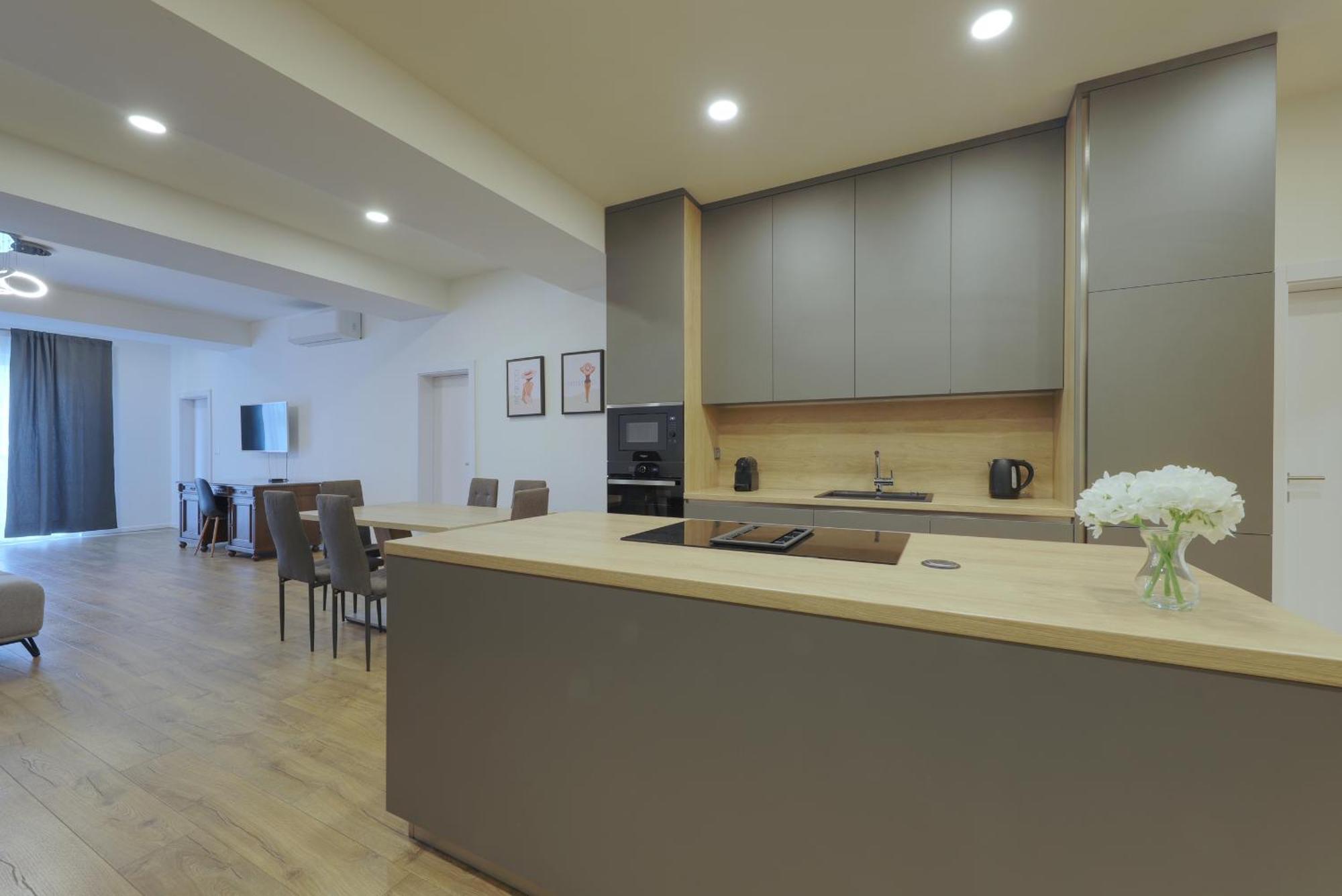 Shone Old Town 2 Bedroom Apartment *