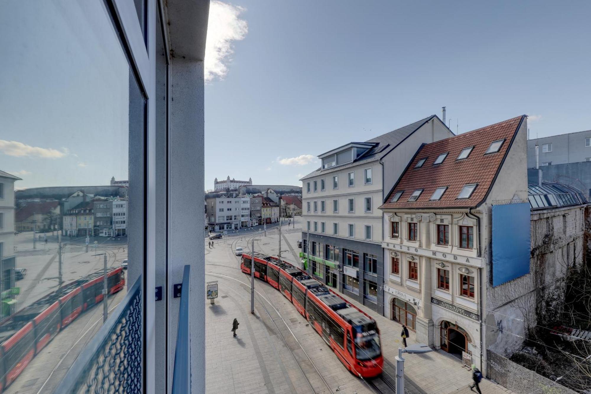 Shone Old Town 2 Bedroom Apartment Bratislava