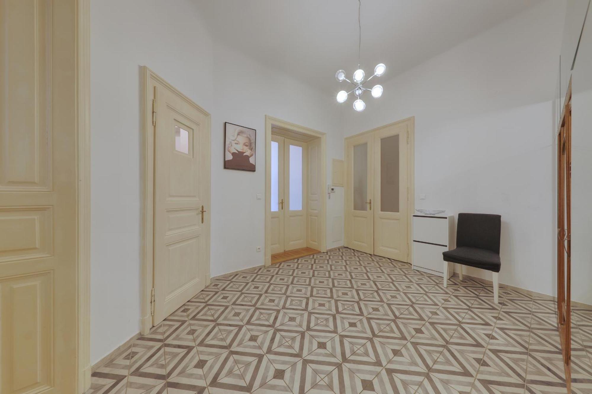 Beautiful At The Old Town Apartment Bratislava