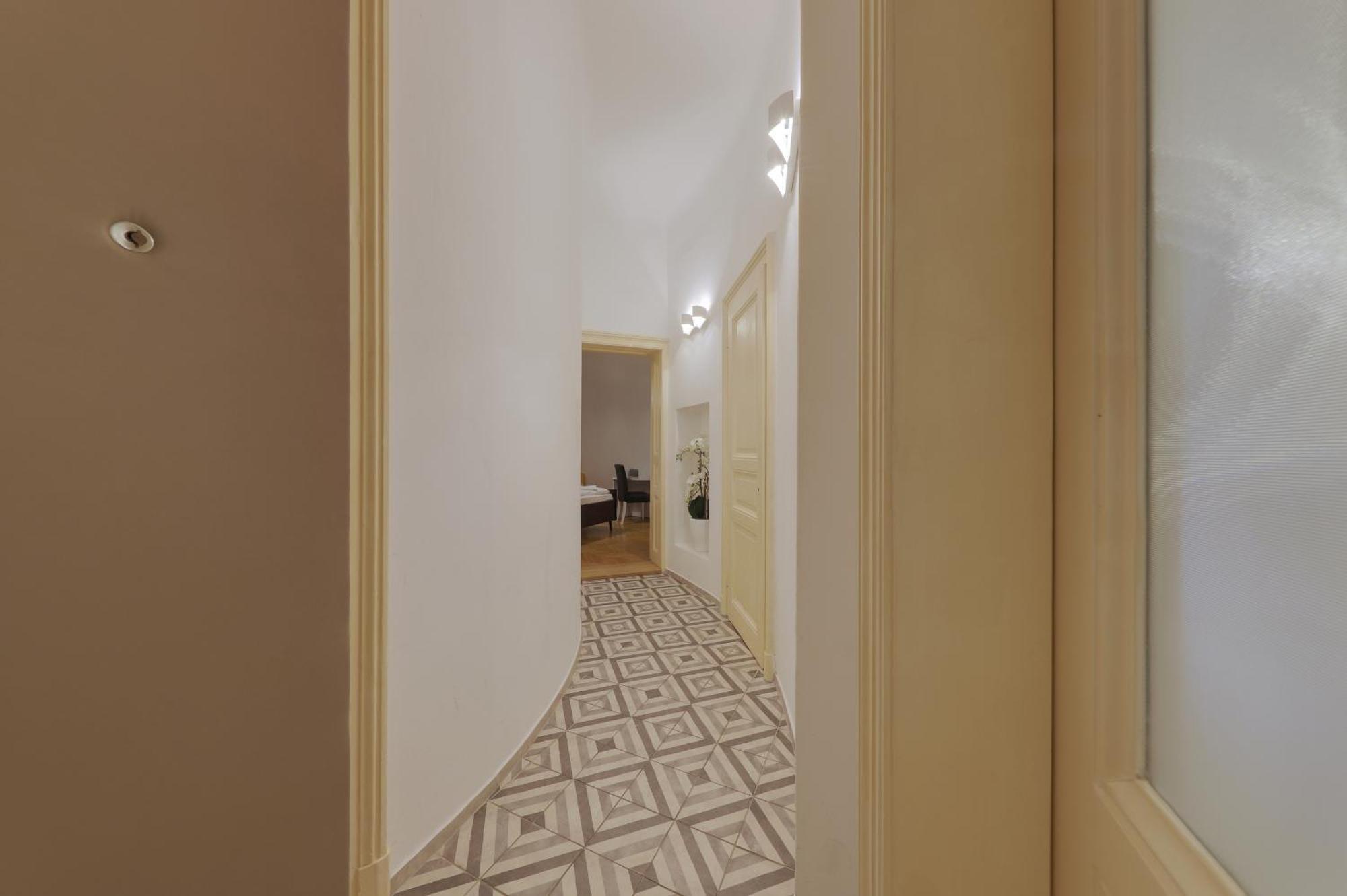 Beautiful At The Old Town Apartment