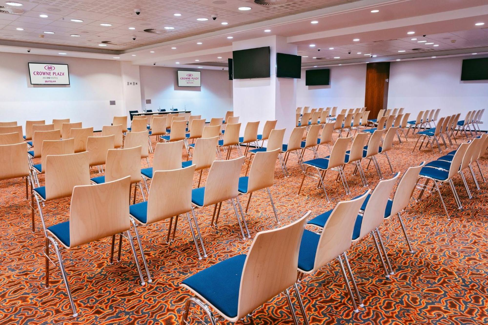 Crowne Plaza By Ihg Hotel 4*