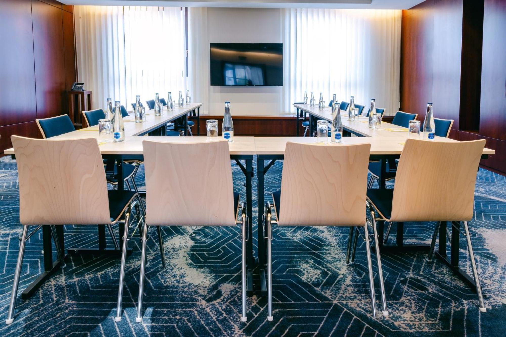 Crowne Plaza By Ihg 4*