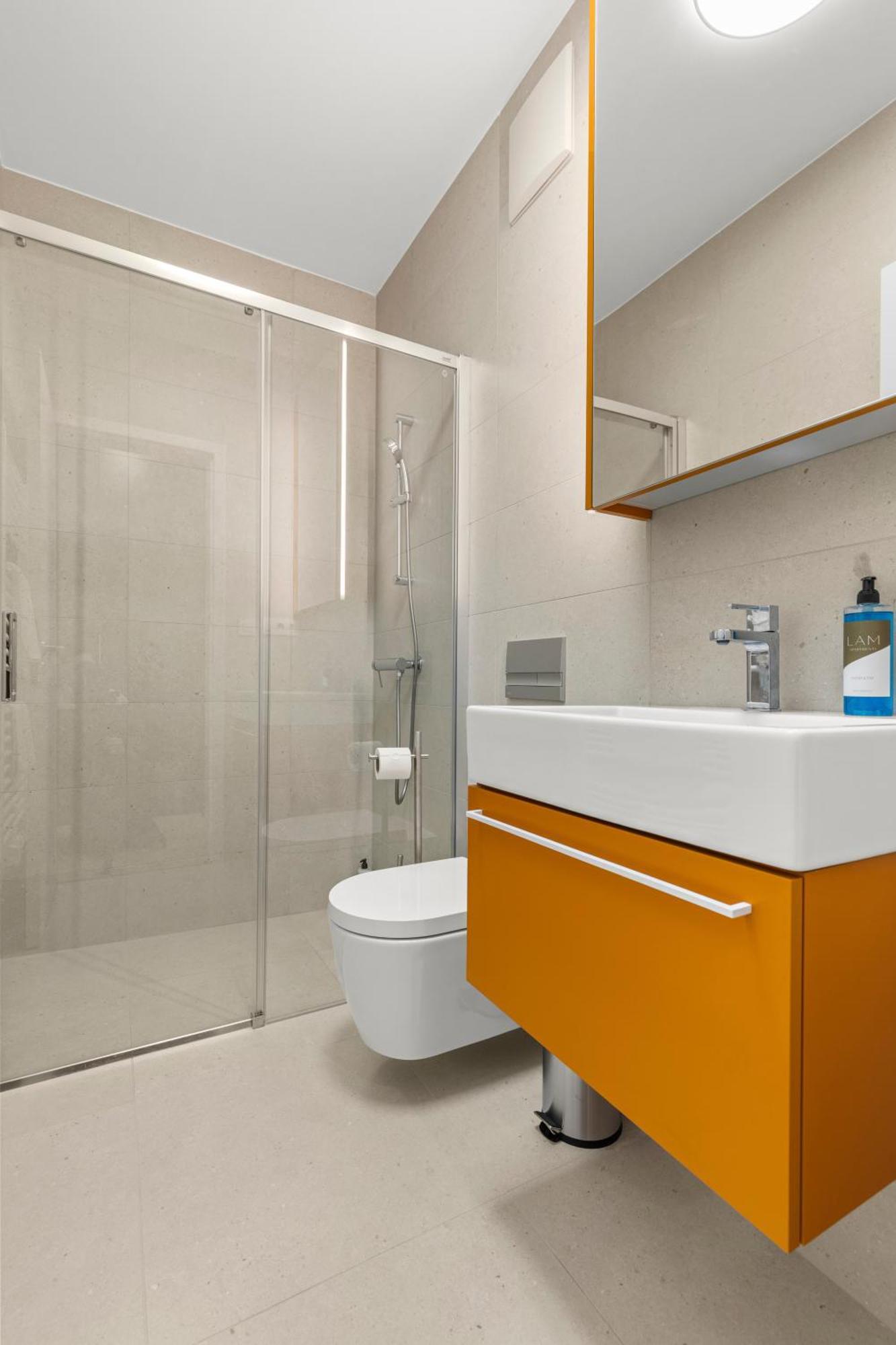 Lam Orange Ac - Balcony * Pressburg