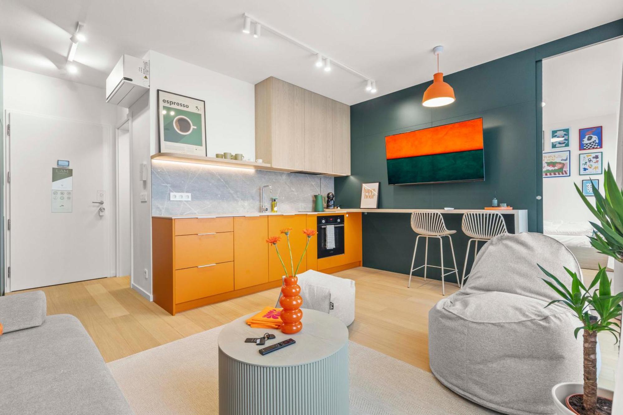 Lam Orange Ac - Balcony