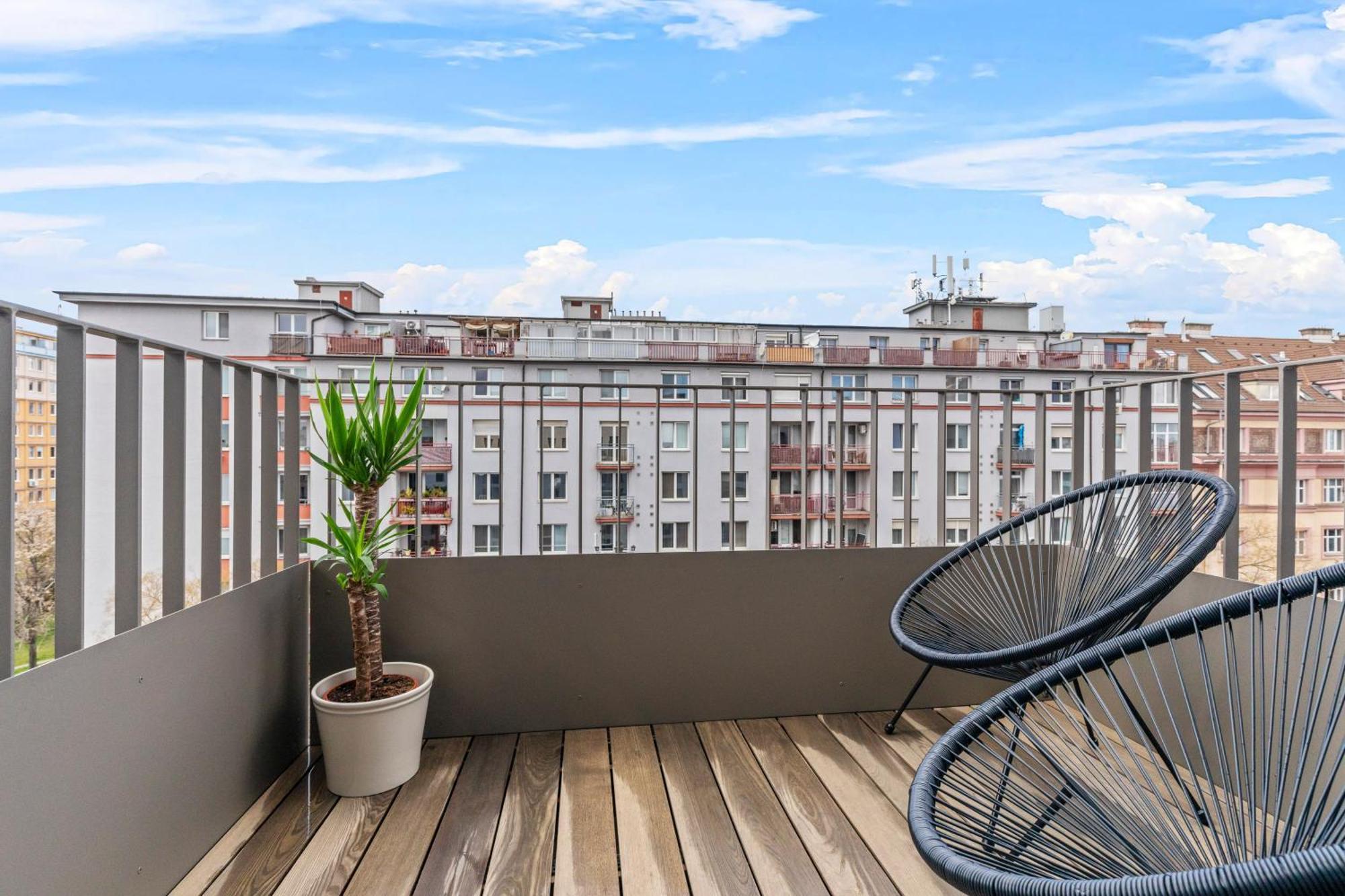 Lam Orange Ac - Balcony *