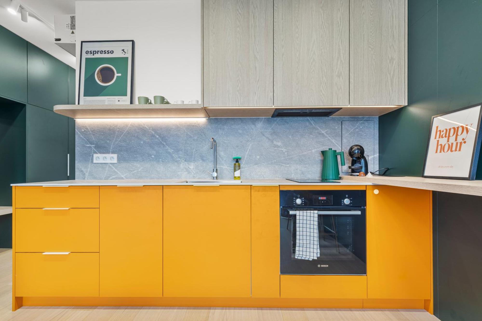 Lam Orange Ac - Balcony *