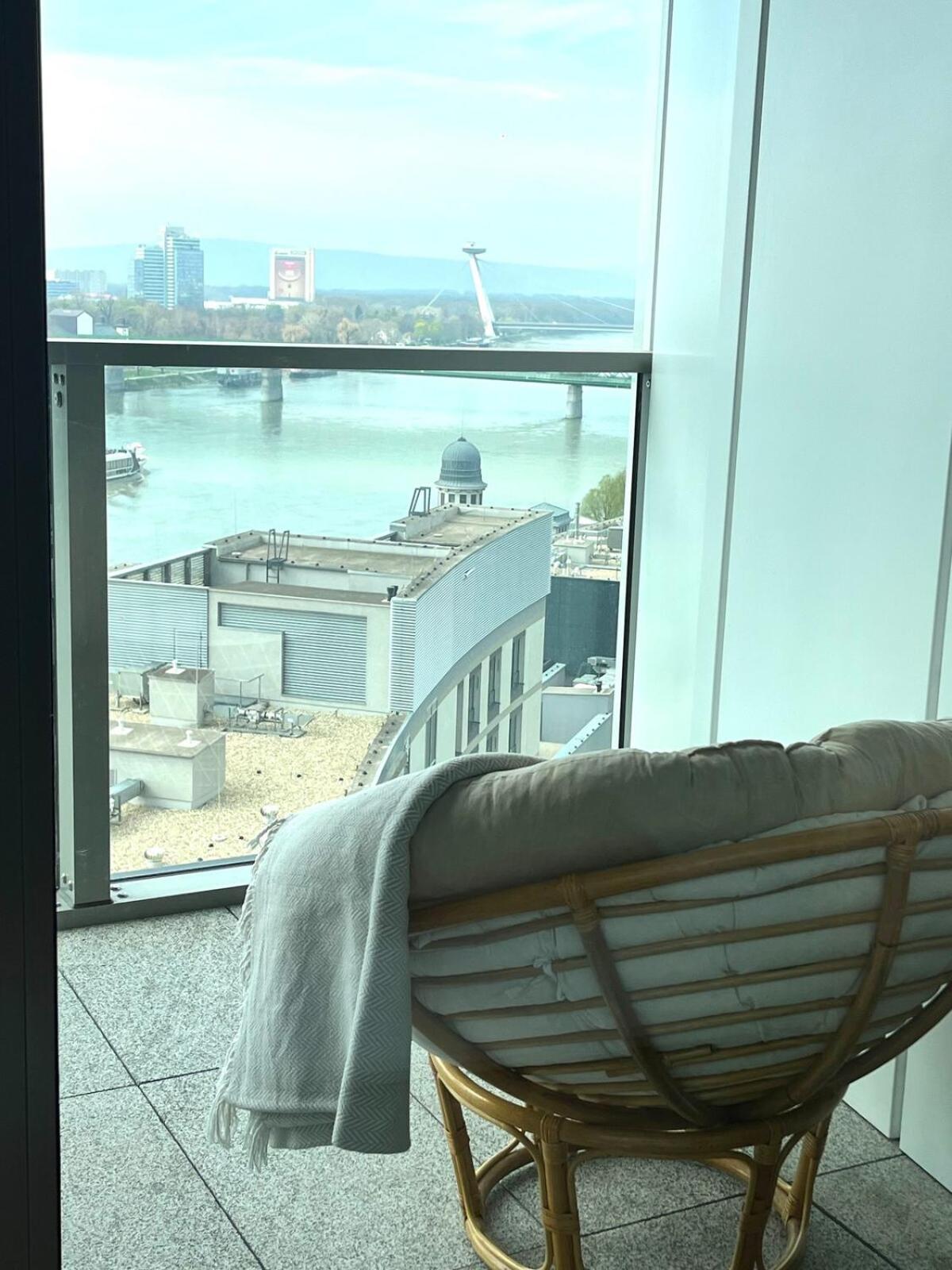Luxury Aparment In Eurovea Tower Apartment *