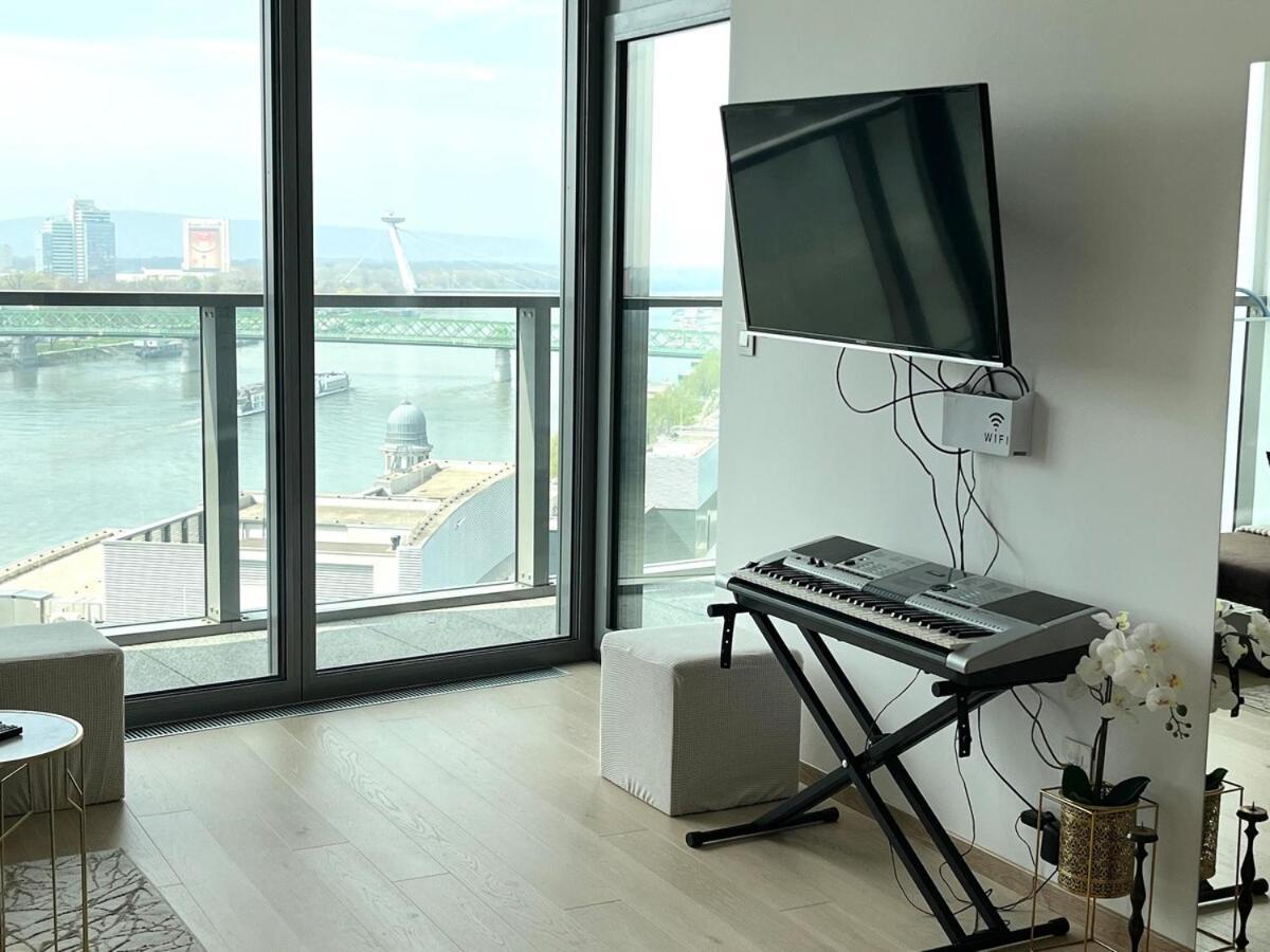 Luxury Aparment In Eurovea Tower Apartment